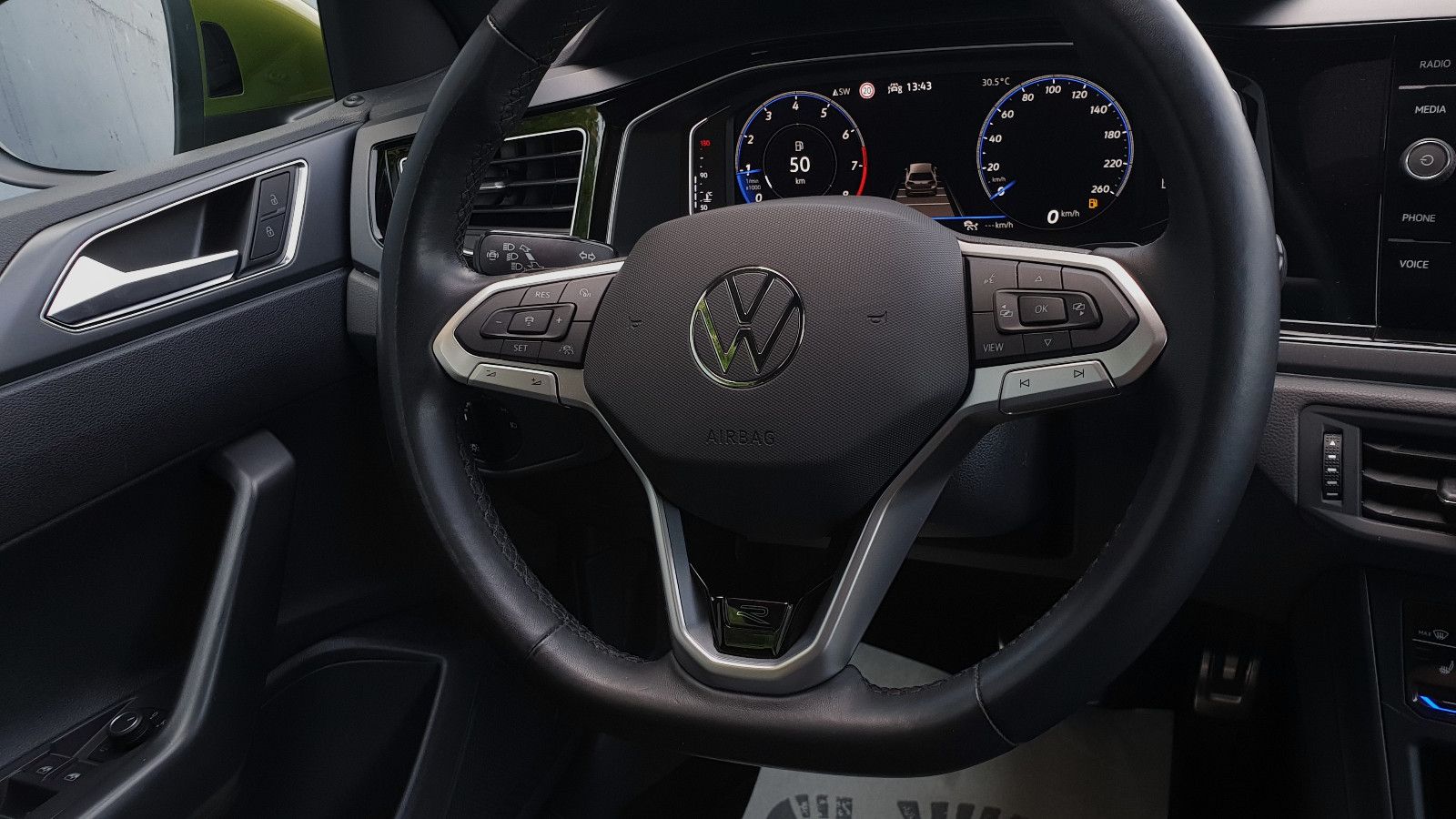 Volkswagen Taigo 1.5 TSI DSG R-Line - Samsaru's Car Outlet