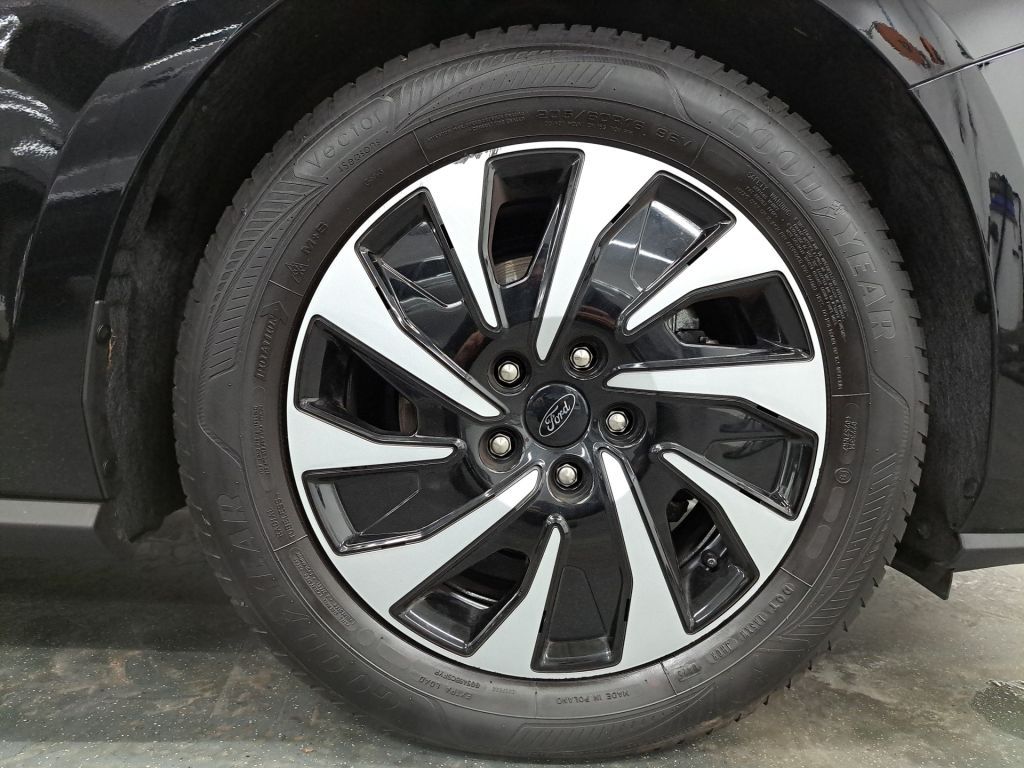 Ford Focus Turnier 1.5 Aut. TITANIUM NAVI RFK LED SH