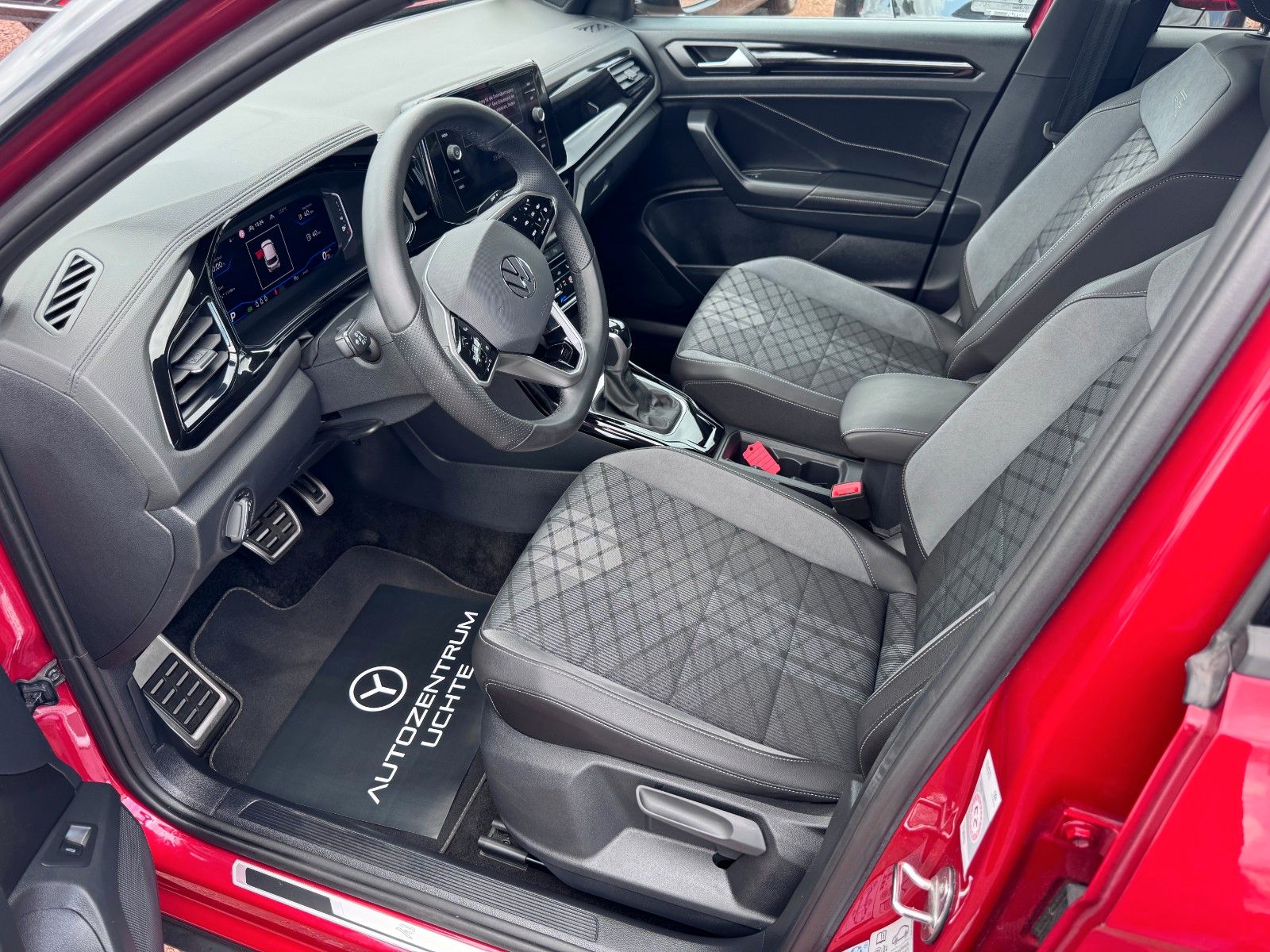 Volkswagen T-Roc R-Line - Samsaru's Car Outlet