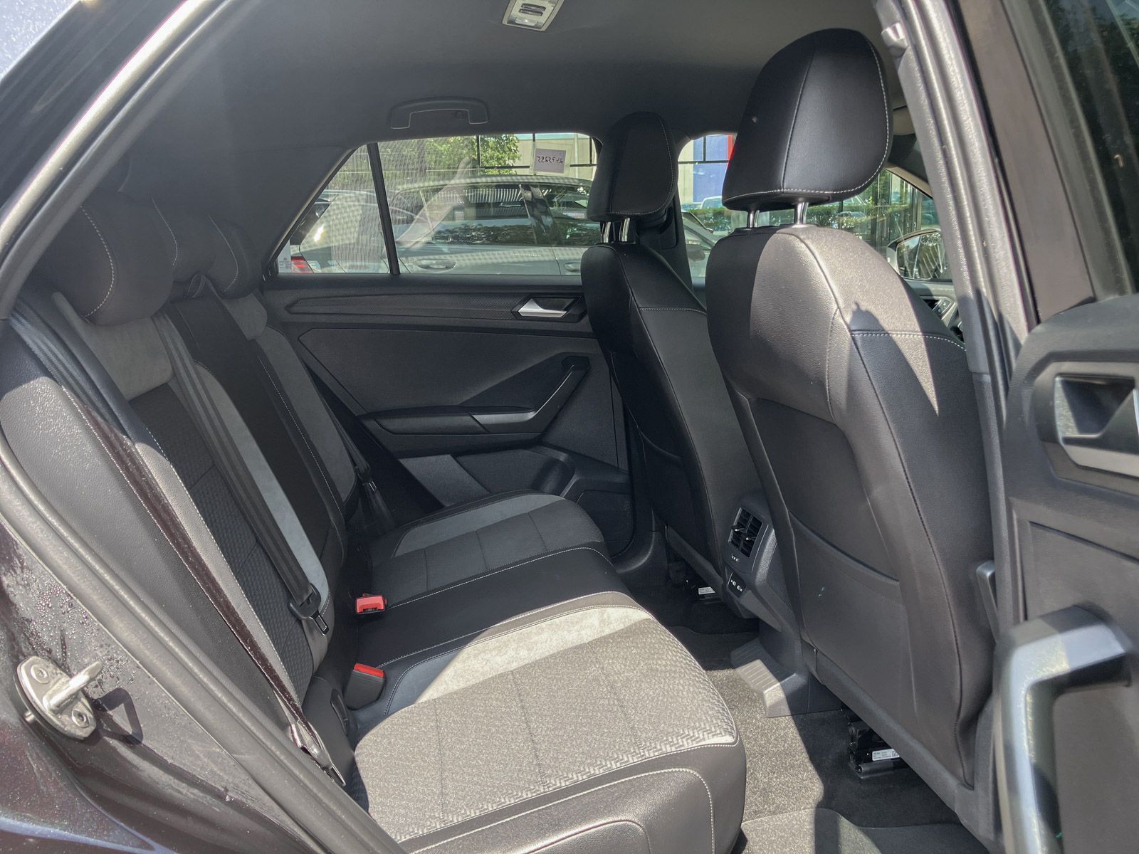Volkswagen T-Roc Sport 1.5 l TSI - Samsaru's Car Outlet