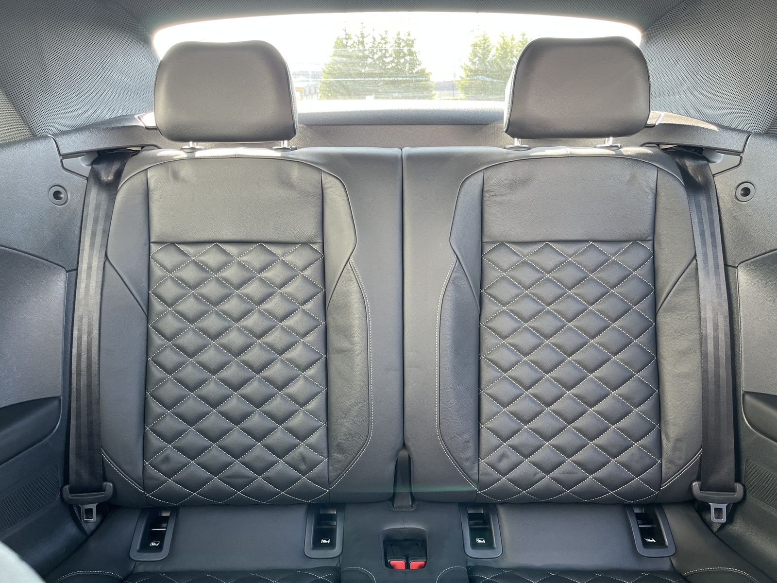 Volkswagen T-Roc 1.5 TSI R-Line - Samsaru's Car Outlet