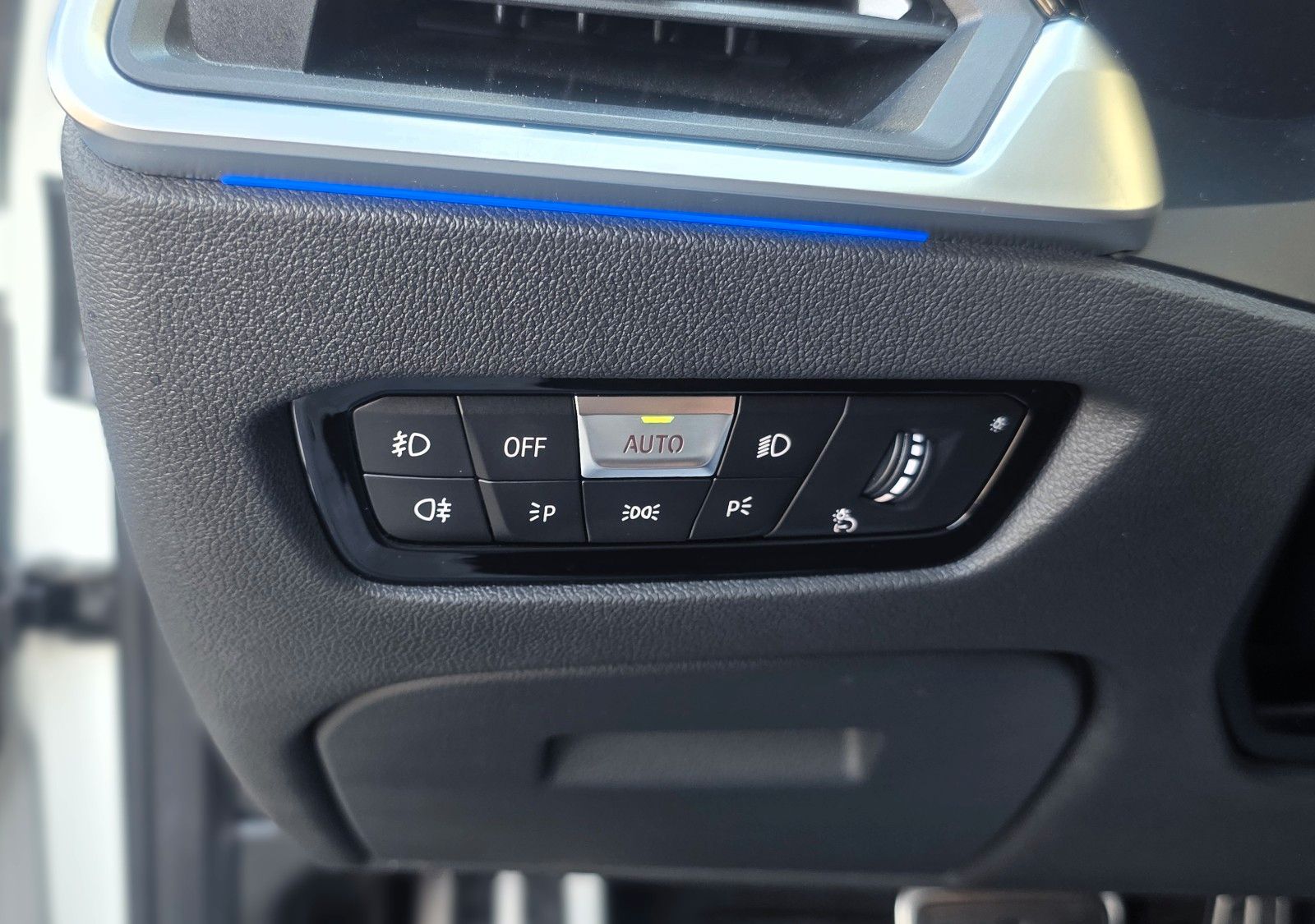 BMW M-SPORTPAKET*XDRIVE*LED*NAVI*LEDER*ACC*RFK*MWST