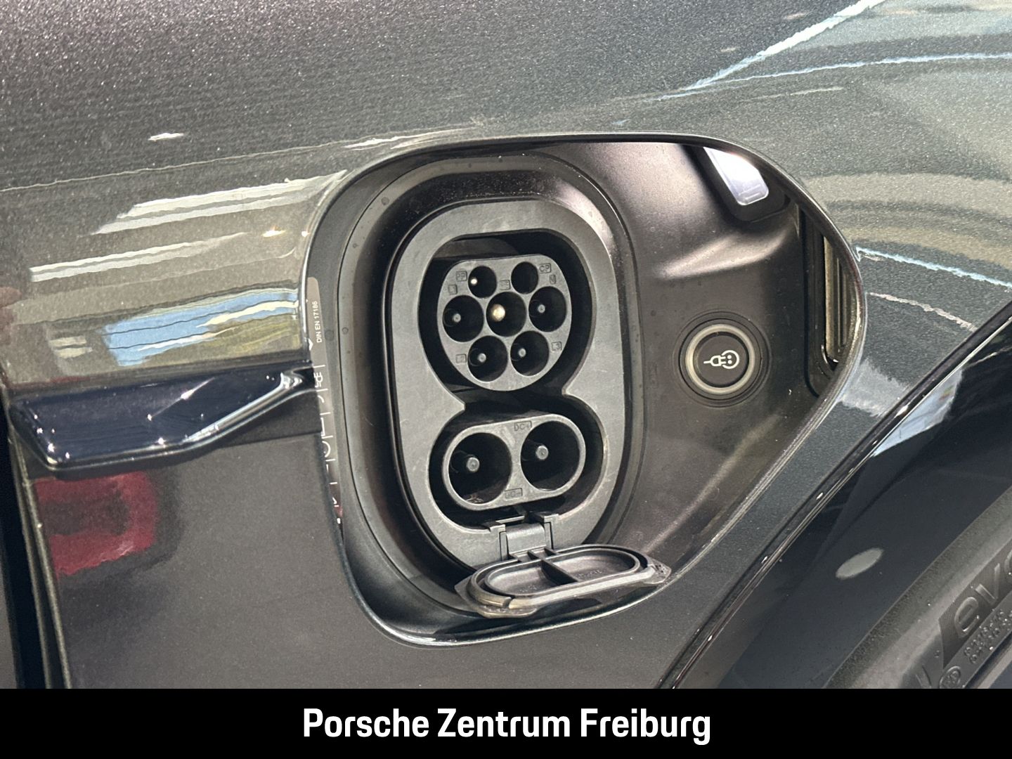 Porsche Taycan Turbo S Cross Turismo Burmester InnoDrive