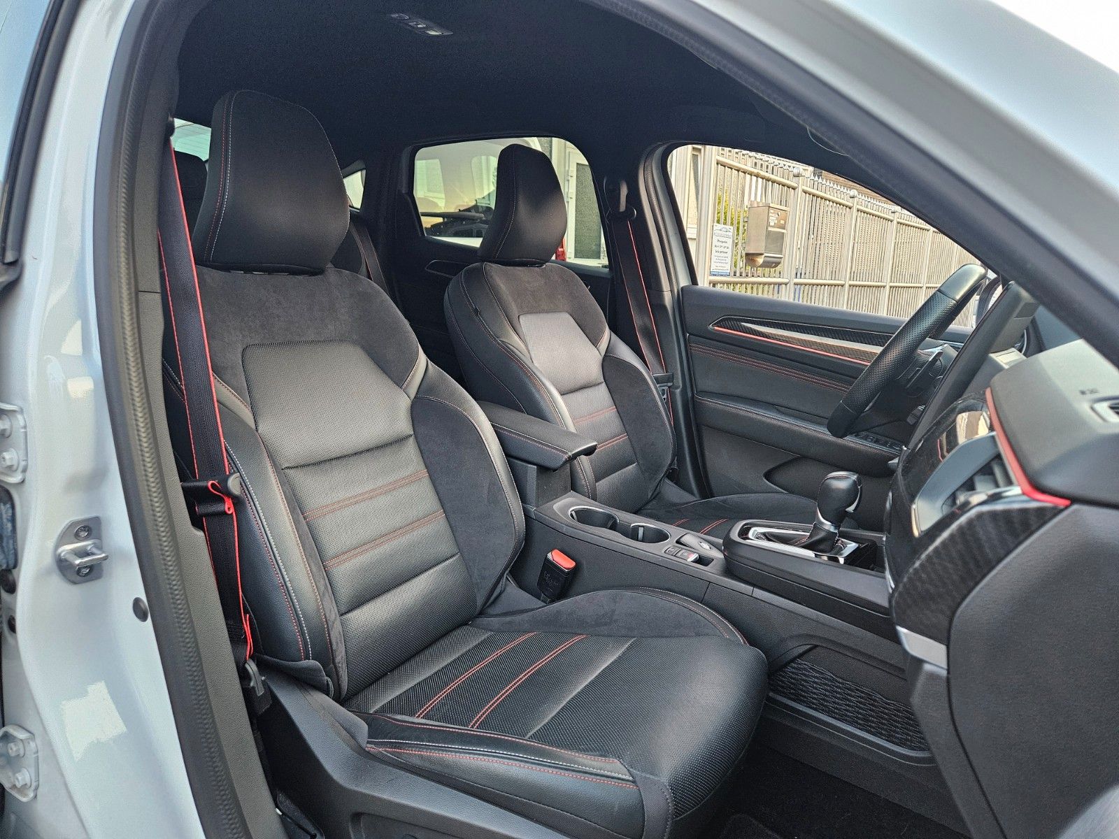 Renault ARKANA 1.3 TCE R.S. LiNE AUT BENZIN/HYBRID - Samsaru's Car Outlet