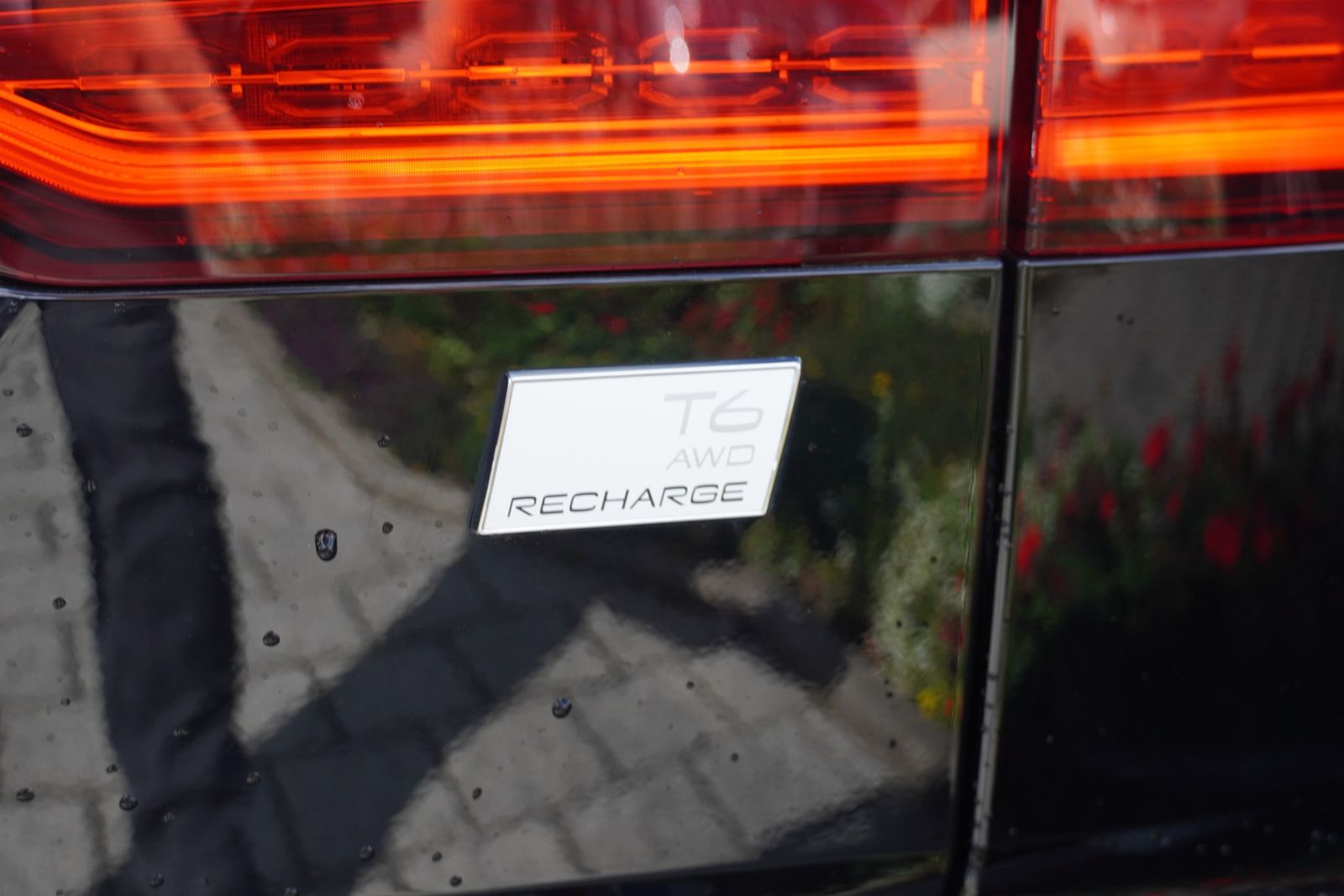 Volvo V60 Kombi 2.0 Hybrid AWD R Design LED Navi AHK