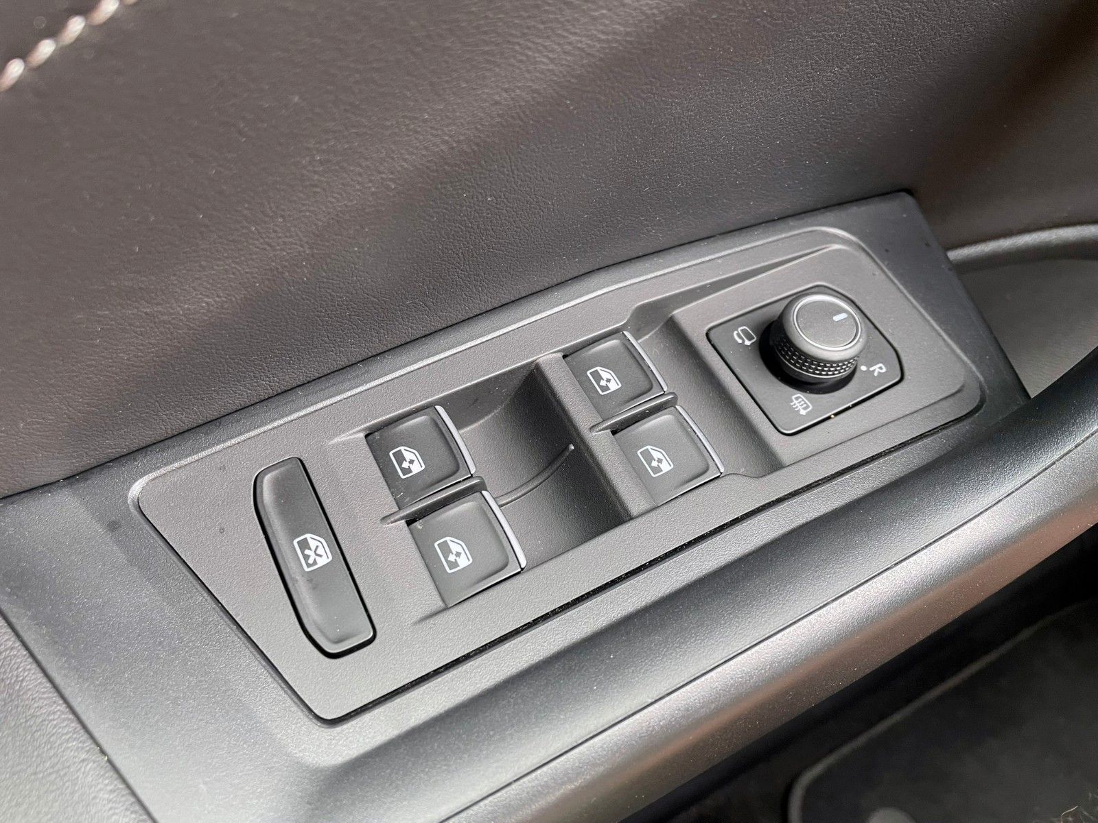 Volkswagen T-Roc Style - Samsaru's Car Outlet