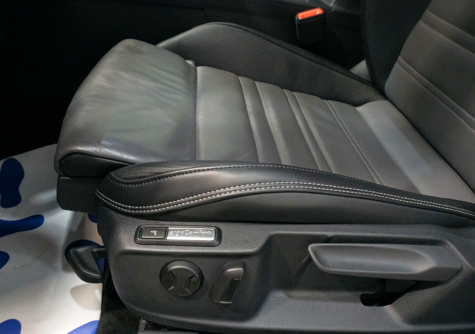 Volkswagen Passat Variant R-Line 4Motion 2.0 TDI*AHK*IQ.Lig