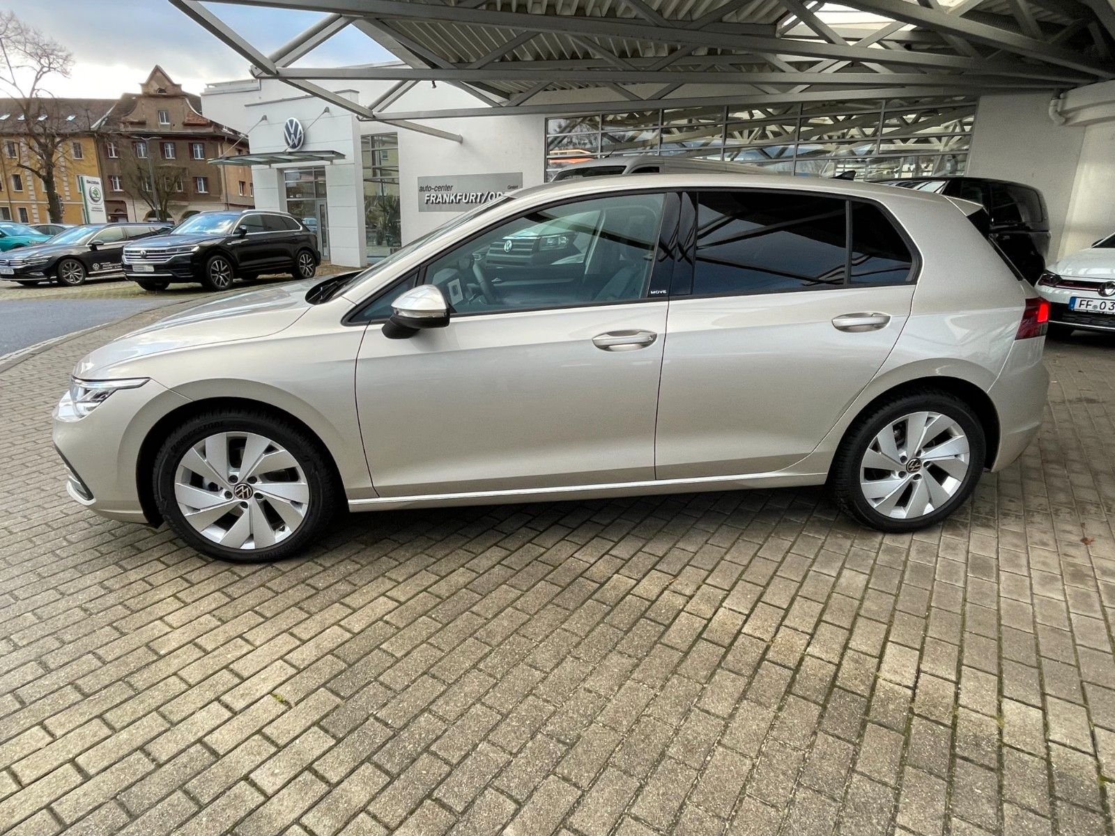 Volkswagen Golf 1.5 TSI MOVE - Samsaru's Car Outlet