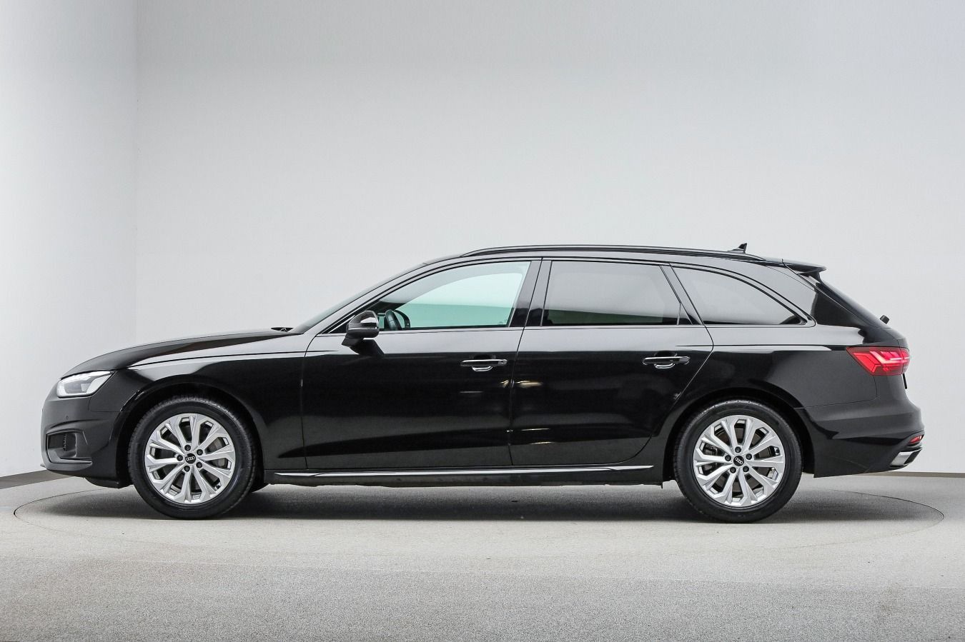 Audi A4 Avant Advanced 45 TFSI qu. - Samsaru's Car Outlet