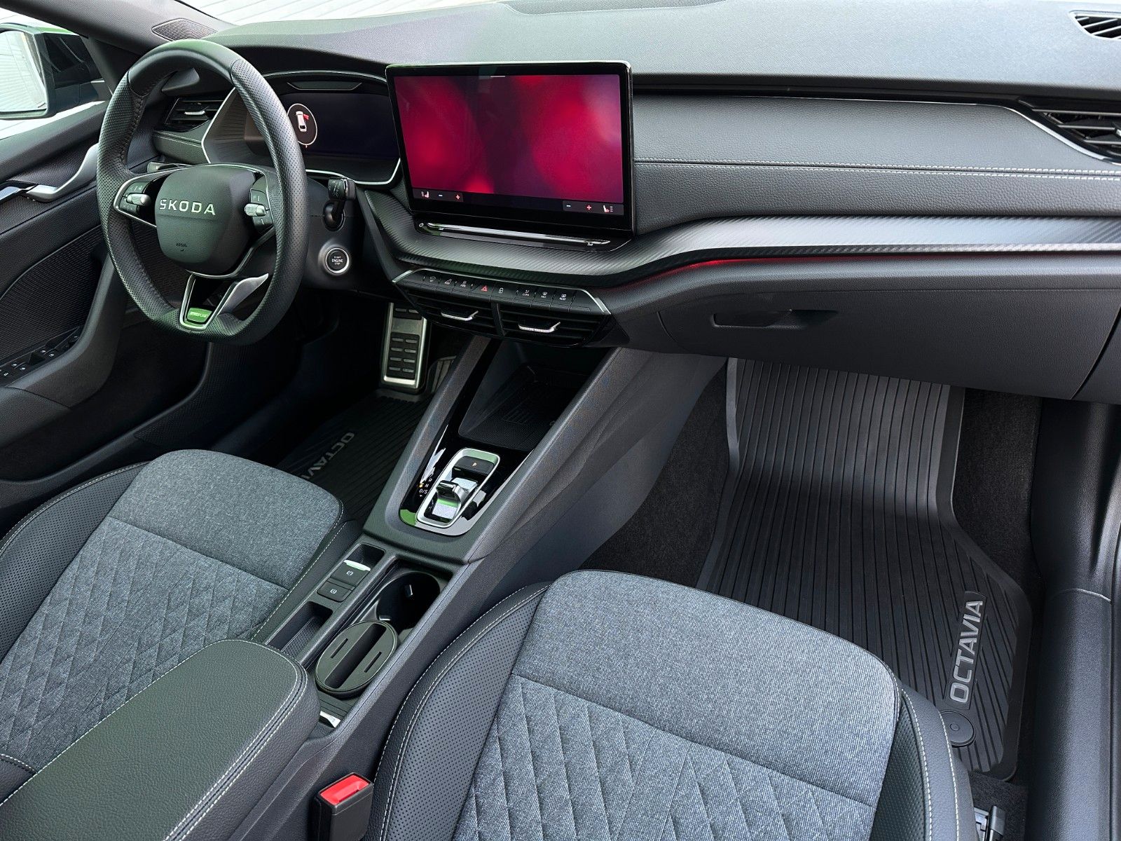 Skoda 204PS 4x4 DSG Sportline NAVI KAMERA eHK LM18"AHK