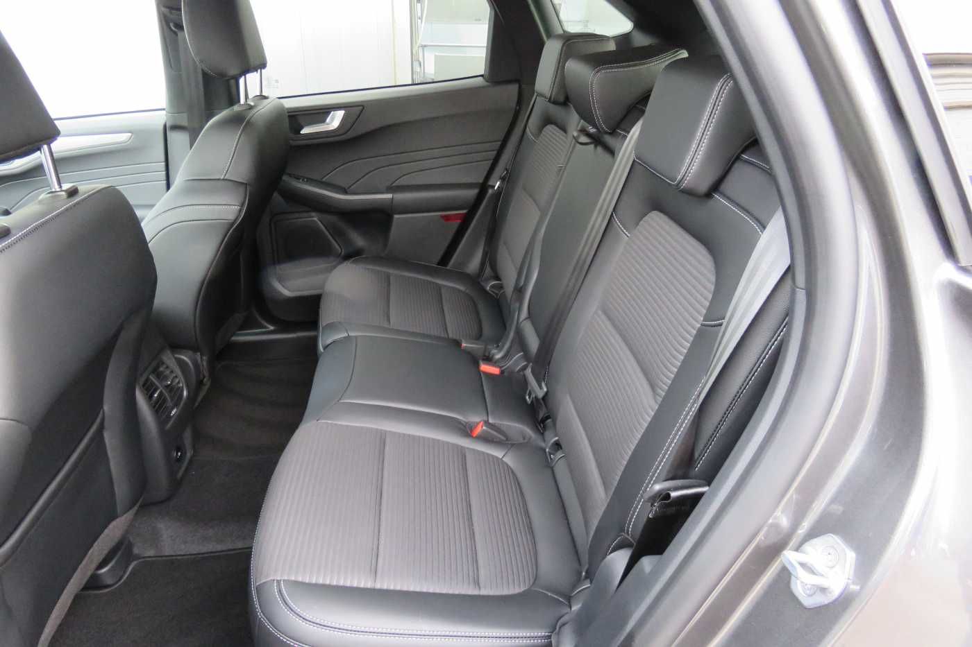 Ford Kuga Hybrid Titanium X - Samsaru's Car Outlet