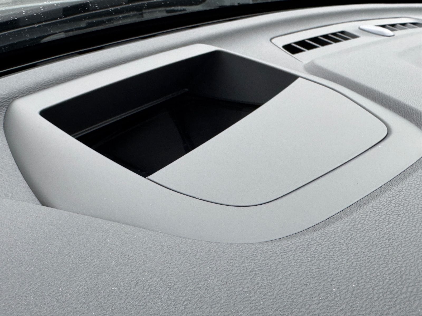 Volvo XC60 R Design AWD - Samsaru's Car Outlet
