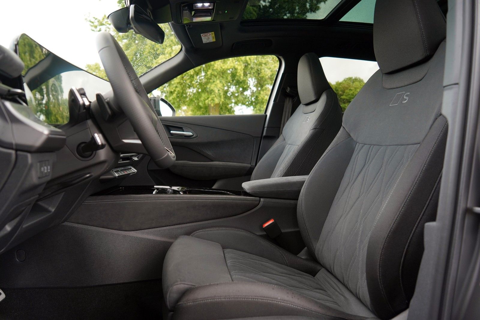Audi Q3 SUV e-hybrid AHK S-LINE PANO TECH PRO MATRIX