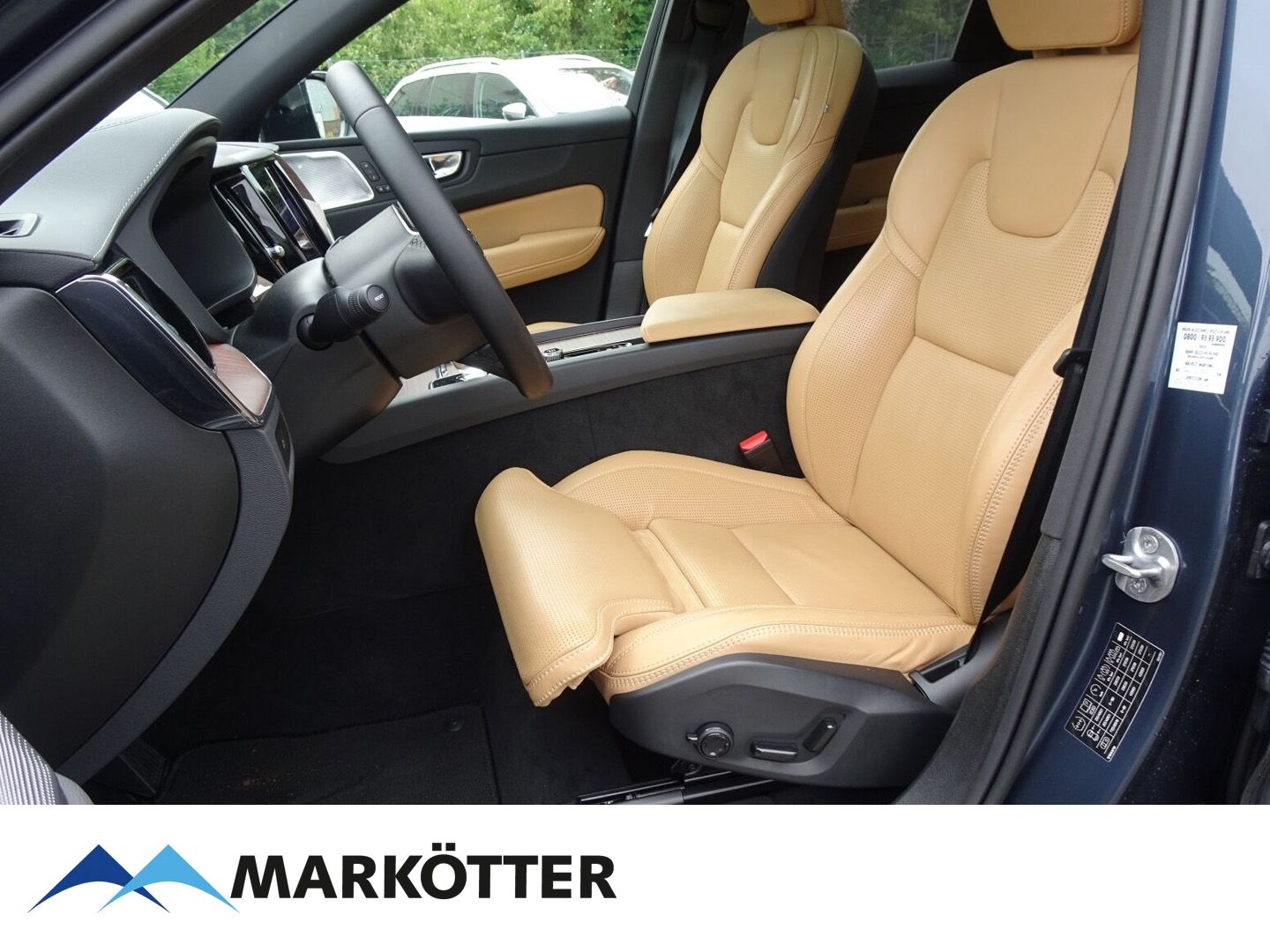 Volvo XC60 B4 AWD Ultimate Dark - Samsaru's Car Outlet