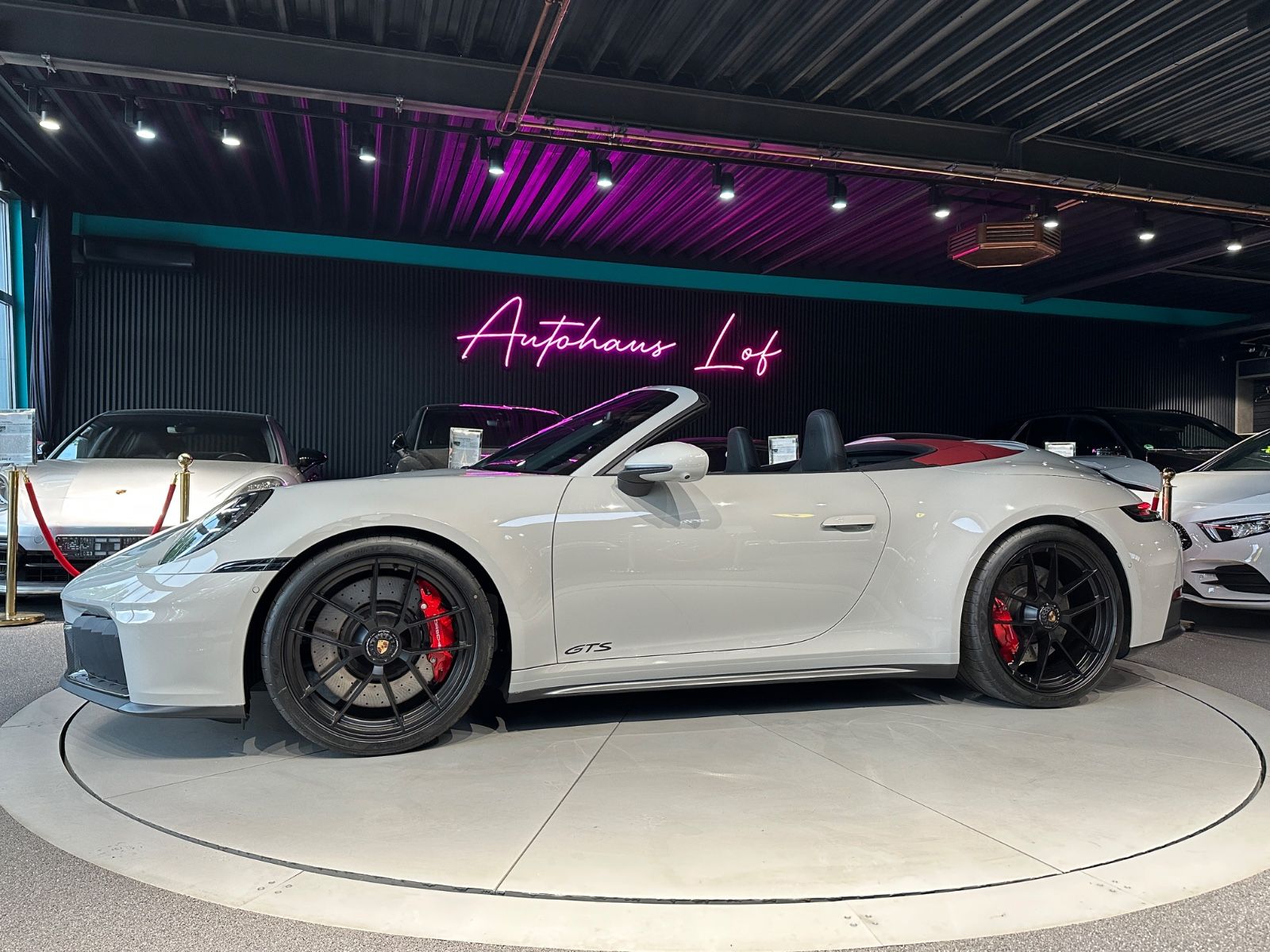 Porsche 992 911 Carrera 4 GTS T-Hyb - Samsaru's Car Outlet