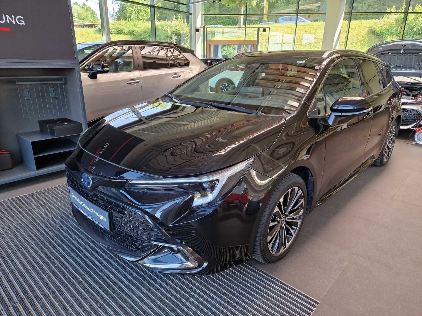 Toyota Corolla TS Hybrid - Samsaru's Car Outlet