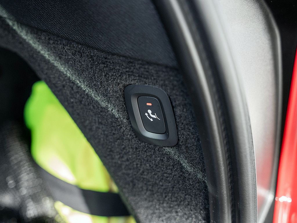 Volvo XC90 B5 AWD Plus Bright Panorama, AHK