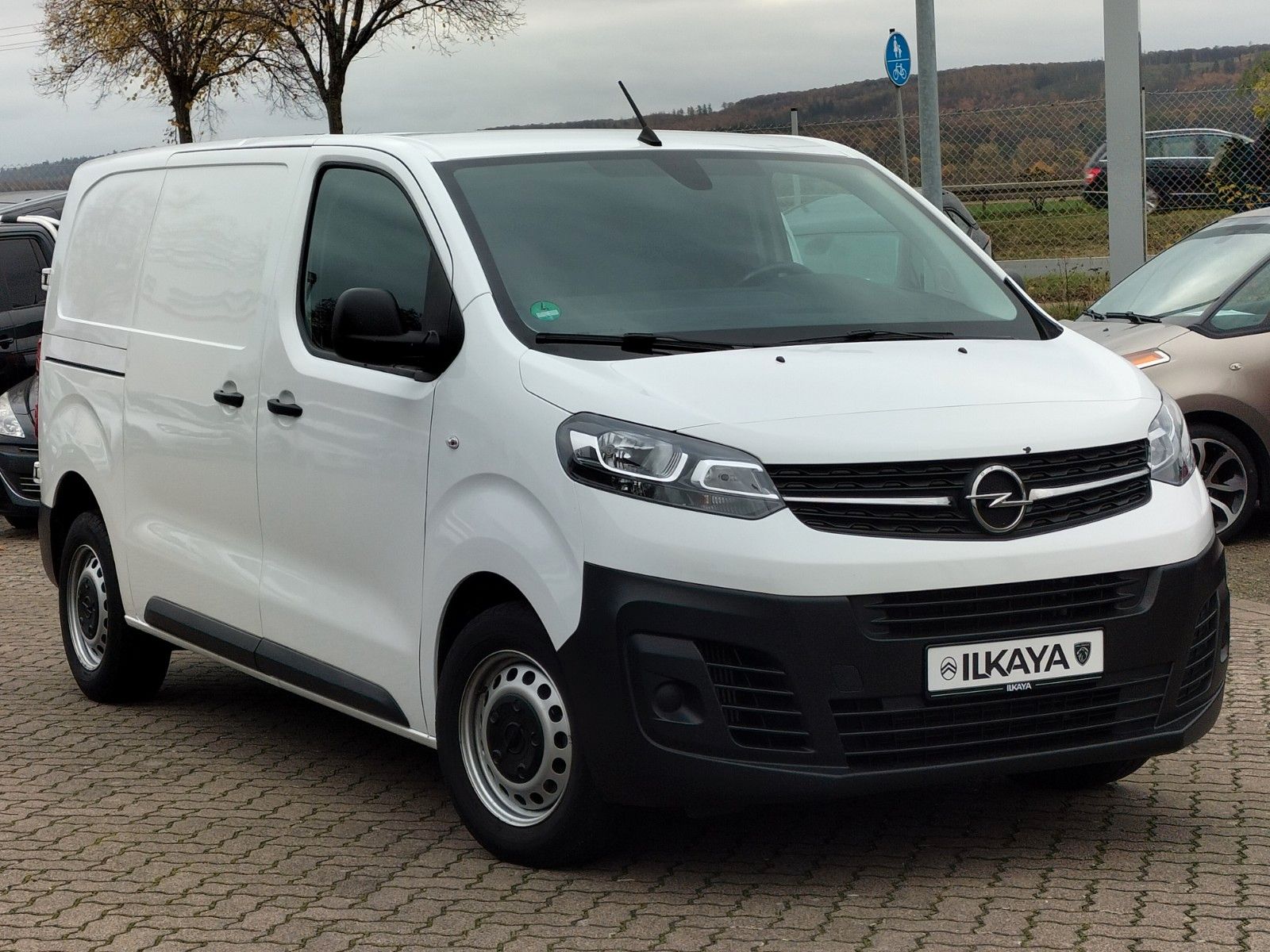 Opel Vivaro Kasten Edition M - Samsaru's Car Outlet