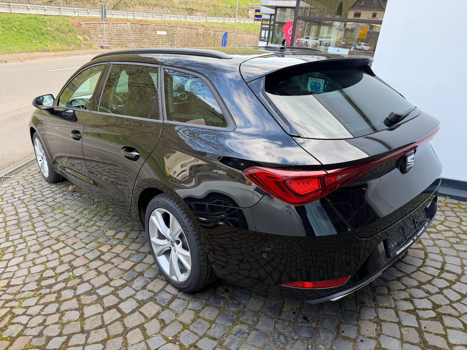 Seat Leon Sportstourer 1.4 e-Hybrid DSG FR      AHK