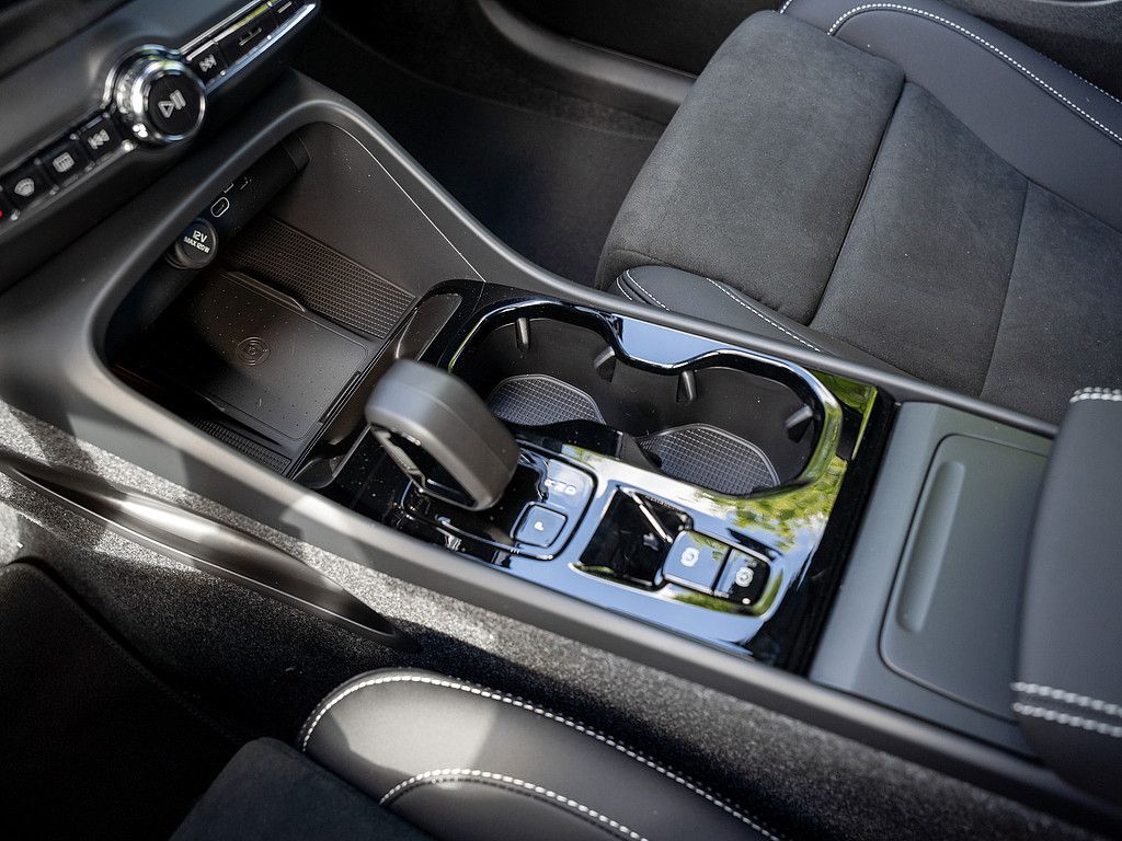 Volvo XC40 B3 Ultra Black Edition AHK PANO 360°