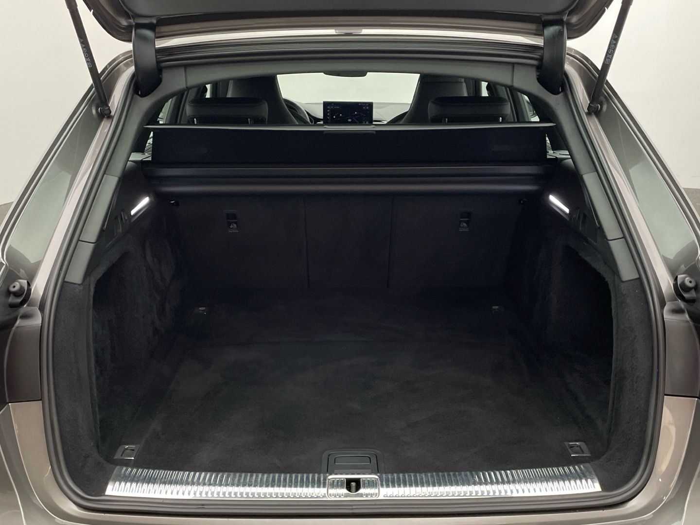 Audi A4 Avant 35 TDI S tronic - Samsaru's Car Outlet
