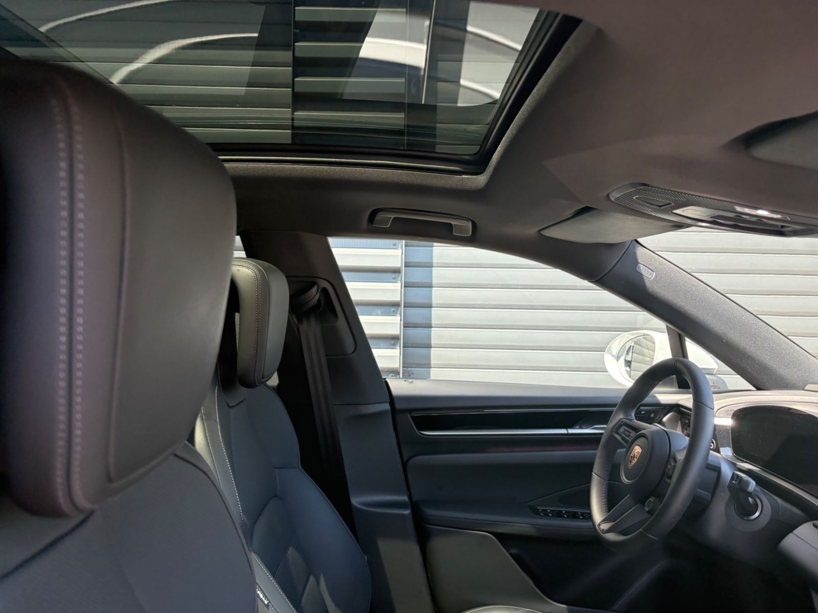 Porsche Macan Electric 4 S - Samsaru's Car Outlet