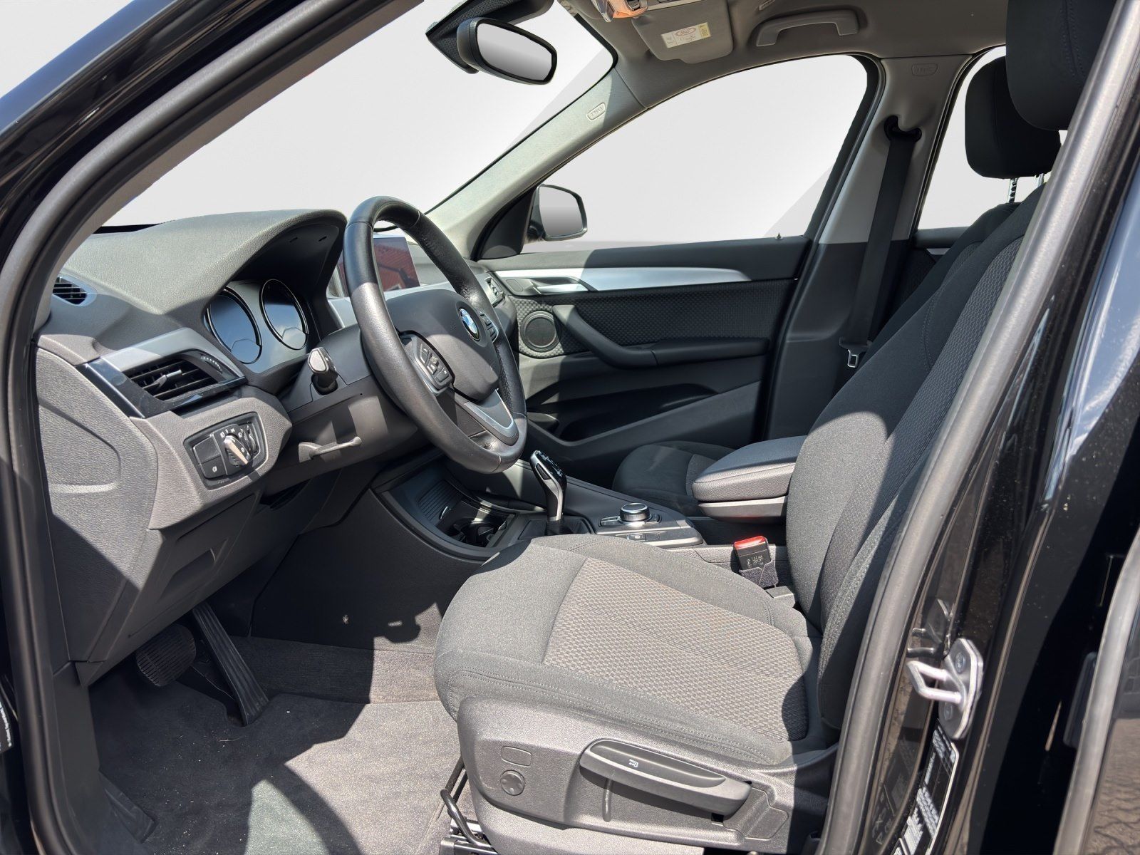 BMW X1 xDrive18d - Samsaru's Car Outlet