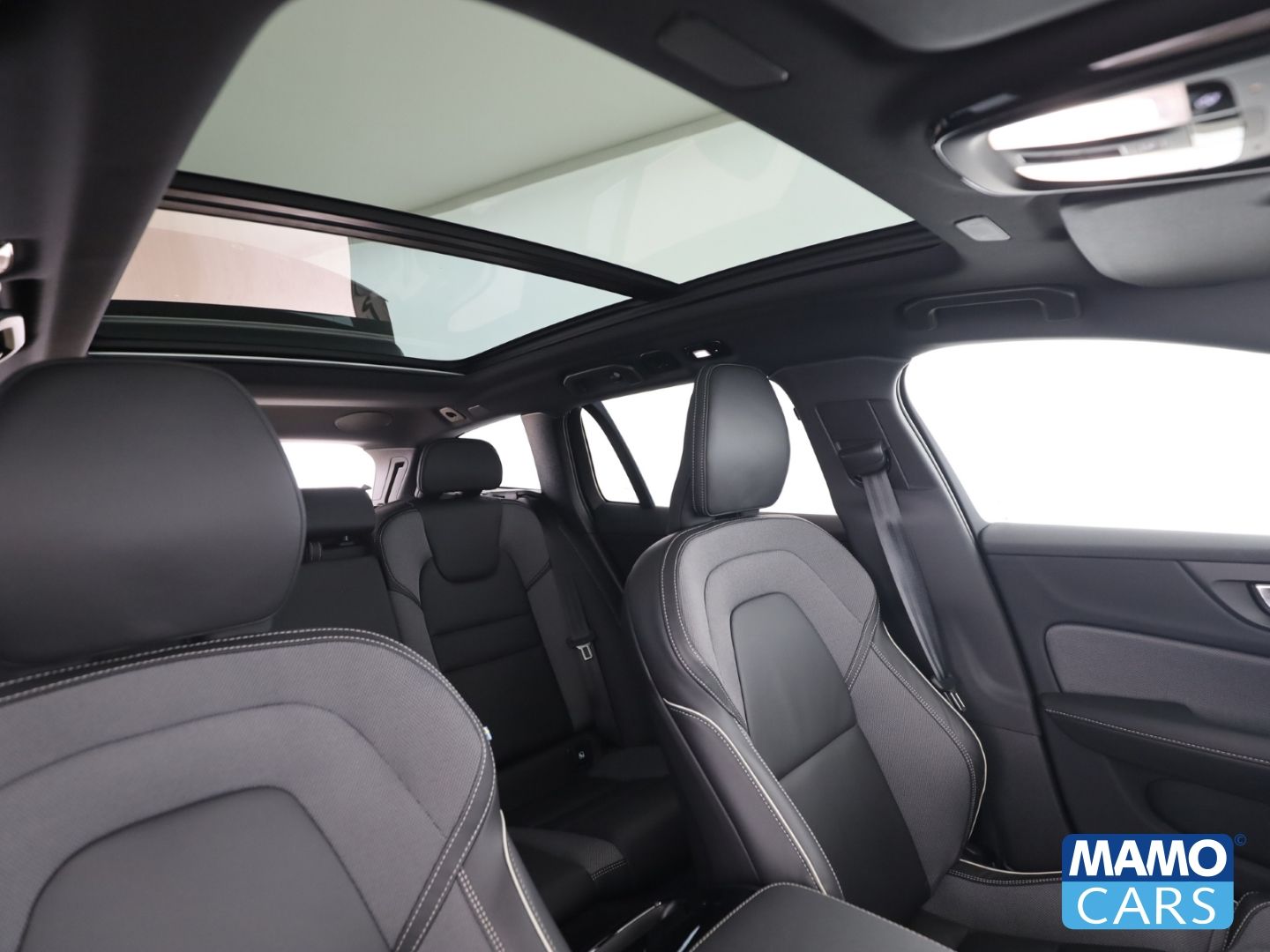 Volvo V60 T6 Recharge AWD Ultra Dark Plug-In Hybrid