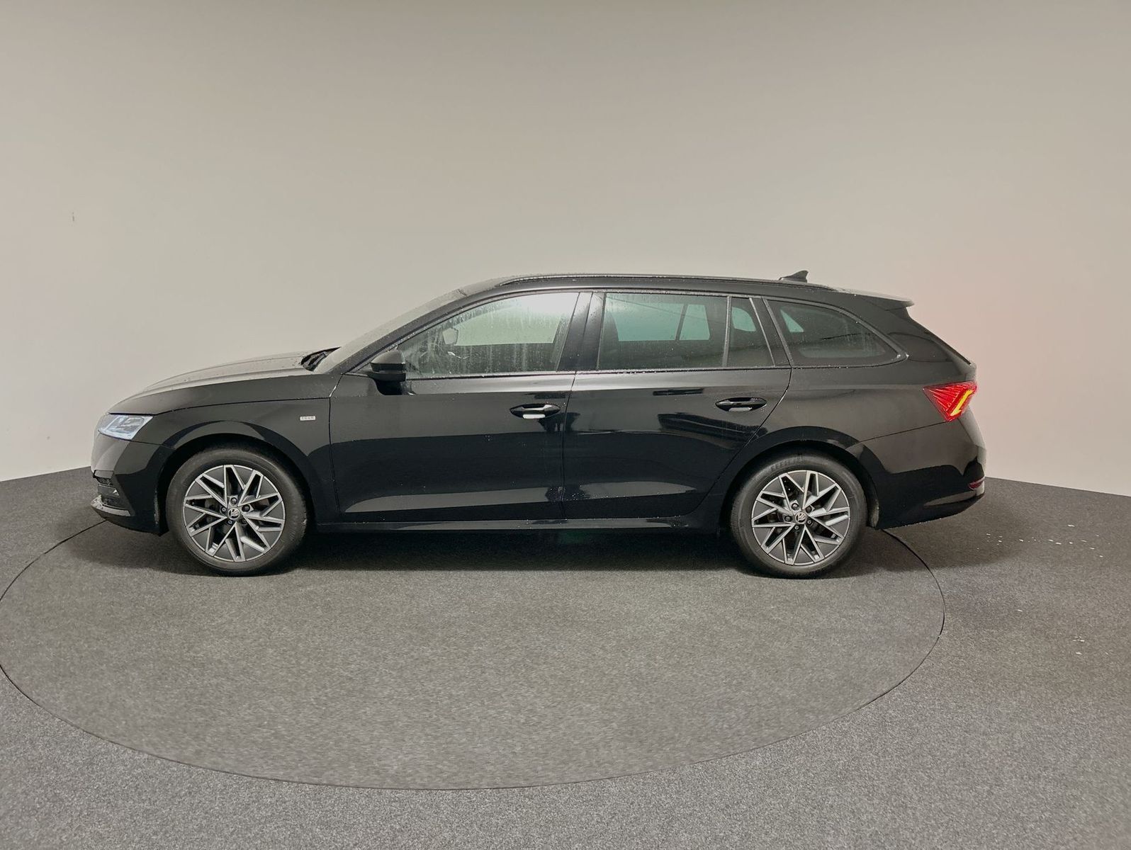 Skoda Octavia Combi 1.5 TSI - Samsaru's Car Outlet