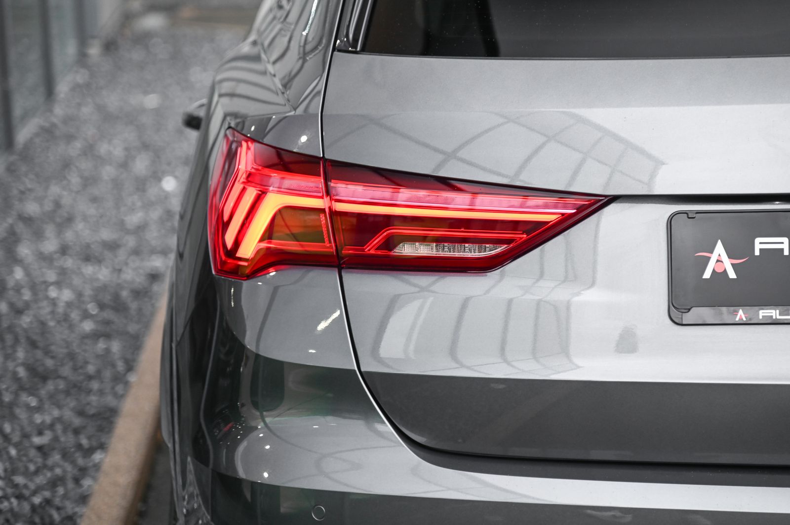 Audi Q3 40 TFSI quattro S line - Samsaru's Car Outlet