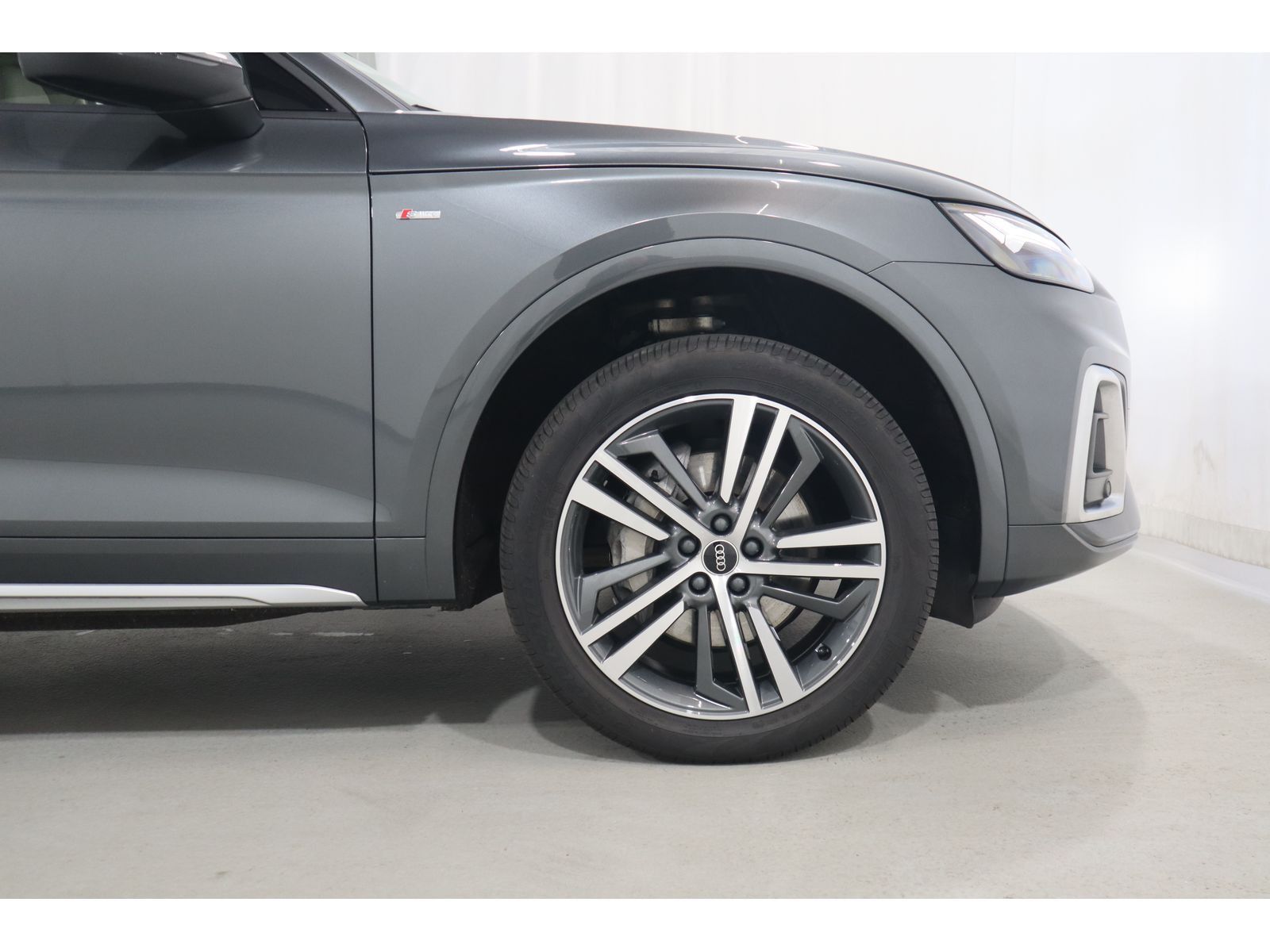 Audi Q5 50 TFSI e quattro S line - Samsaru's Car Outlet