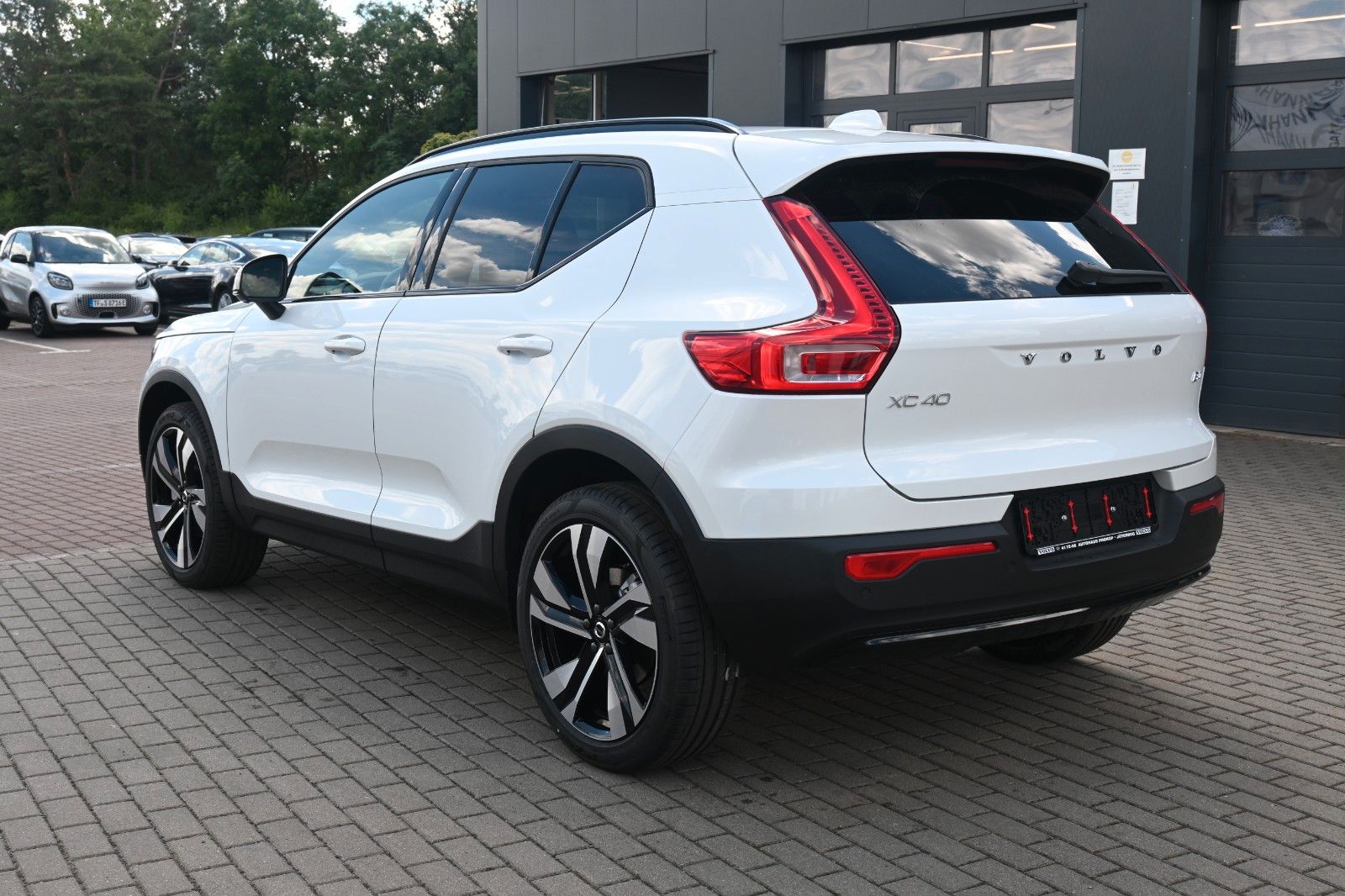Volvo XC40 B4 DKG Plus Dark*H&K*FSHZG*360°*ACC*AHK