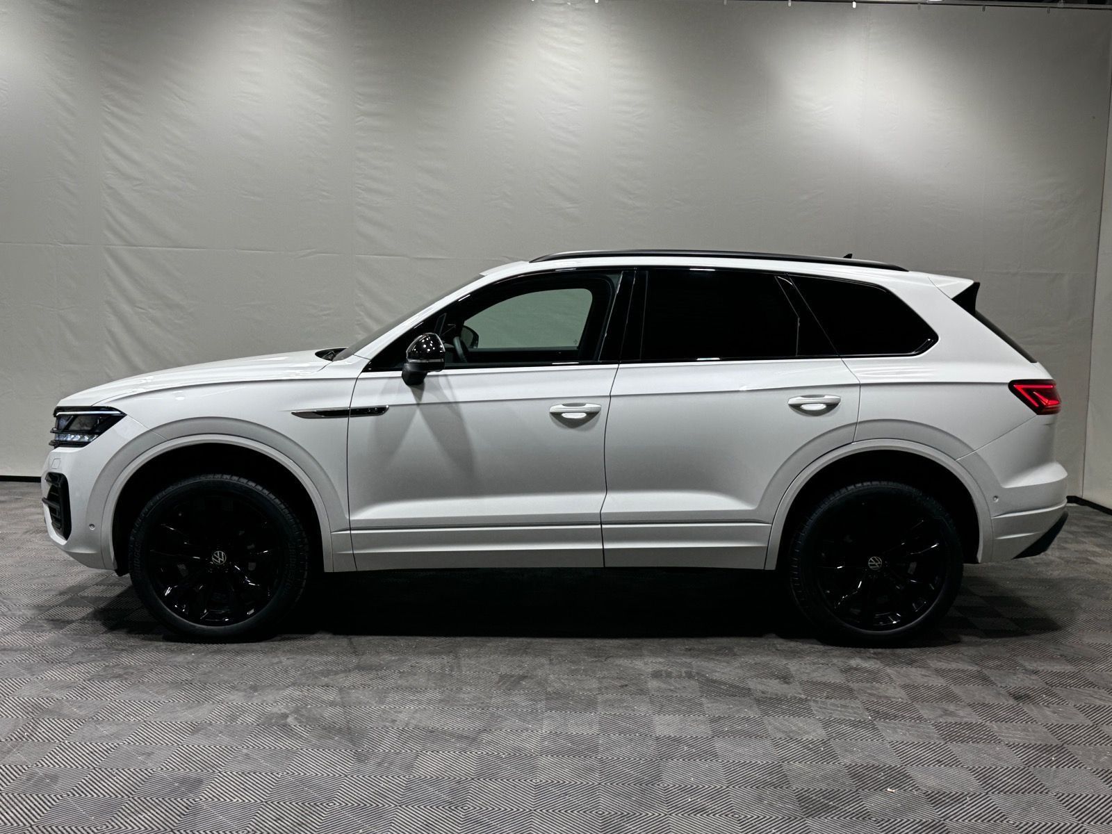 Volkswagen Touareg R-Line Black Style | MATRIX PANO LUFT