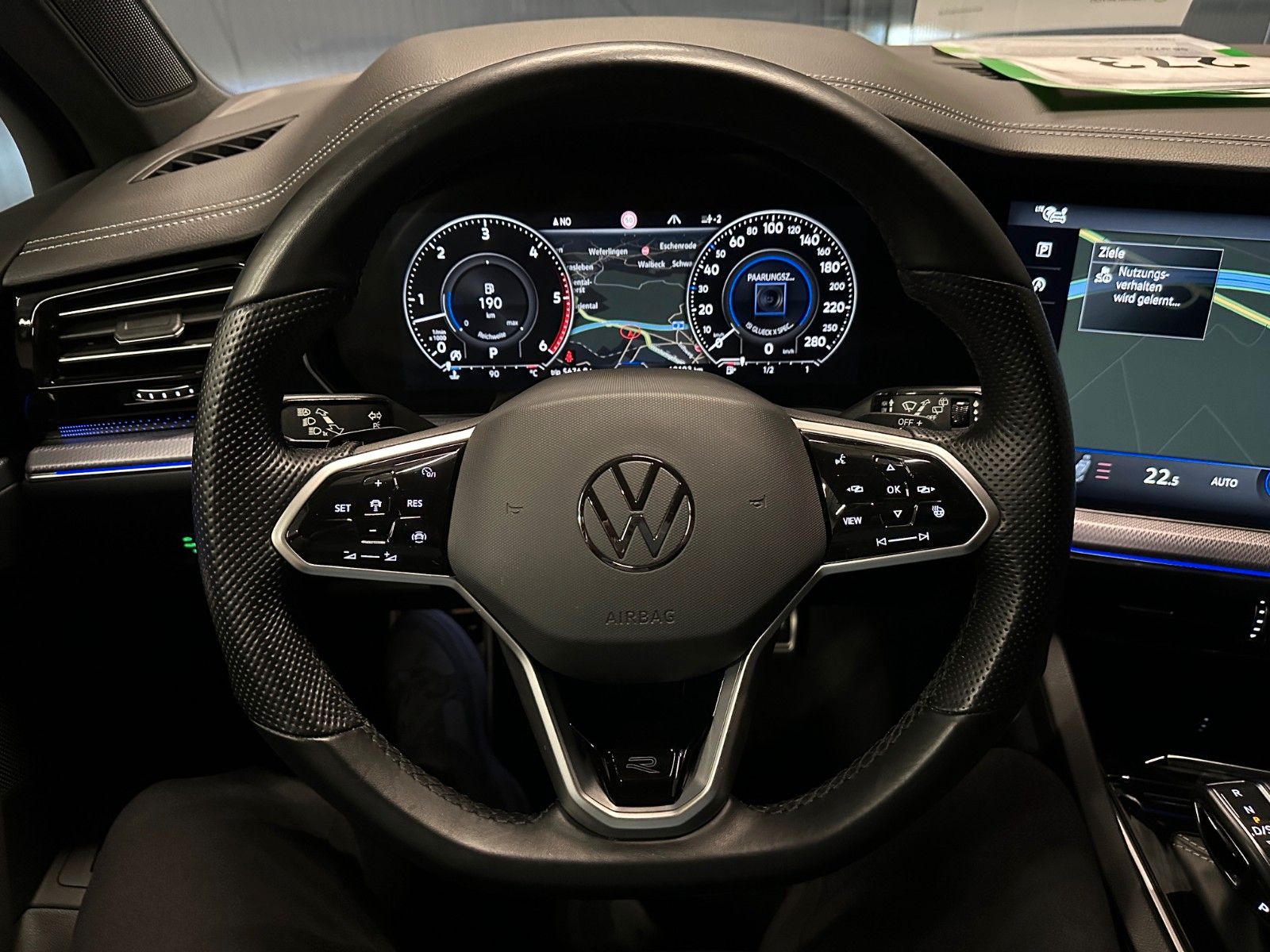 Volkswagen Touareg R-Line - Samsaru's Car Outlet