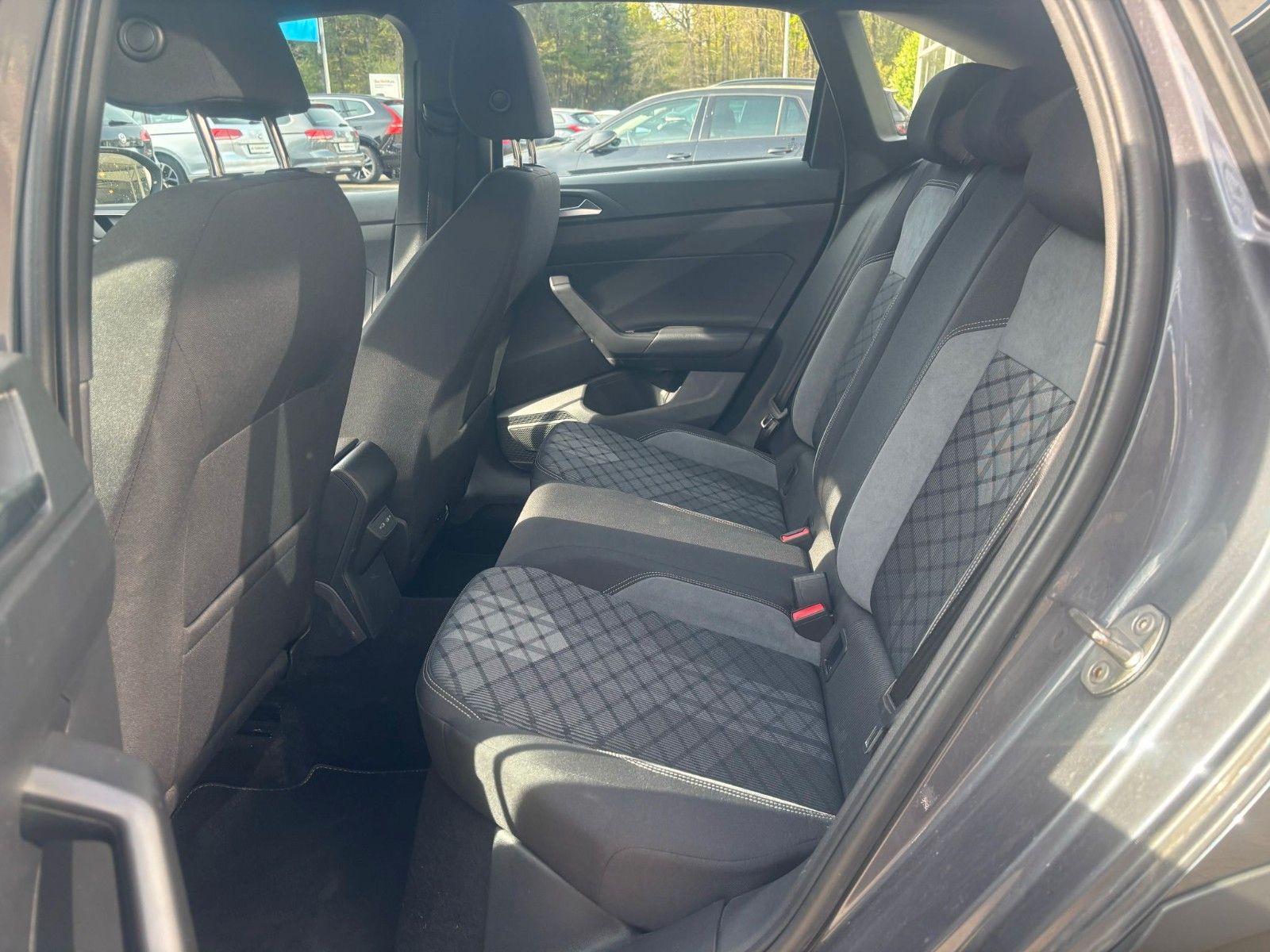 Volkswagen Taigo 1.5 TSI R-Line - Samsaru's Car Outlet