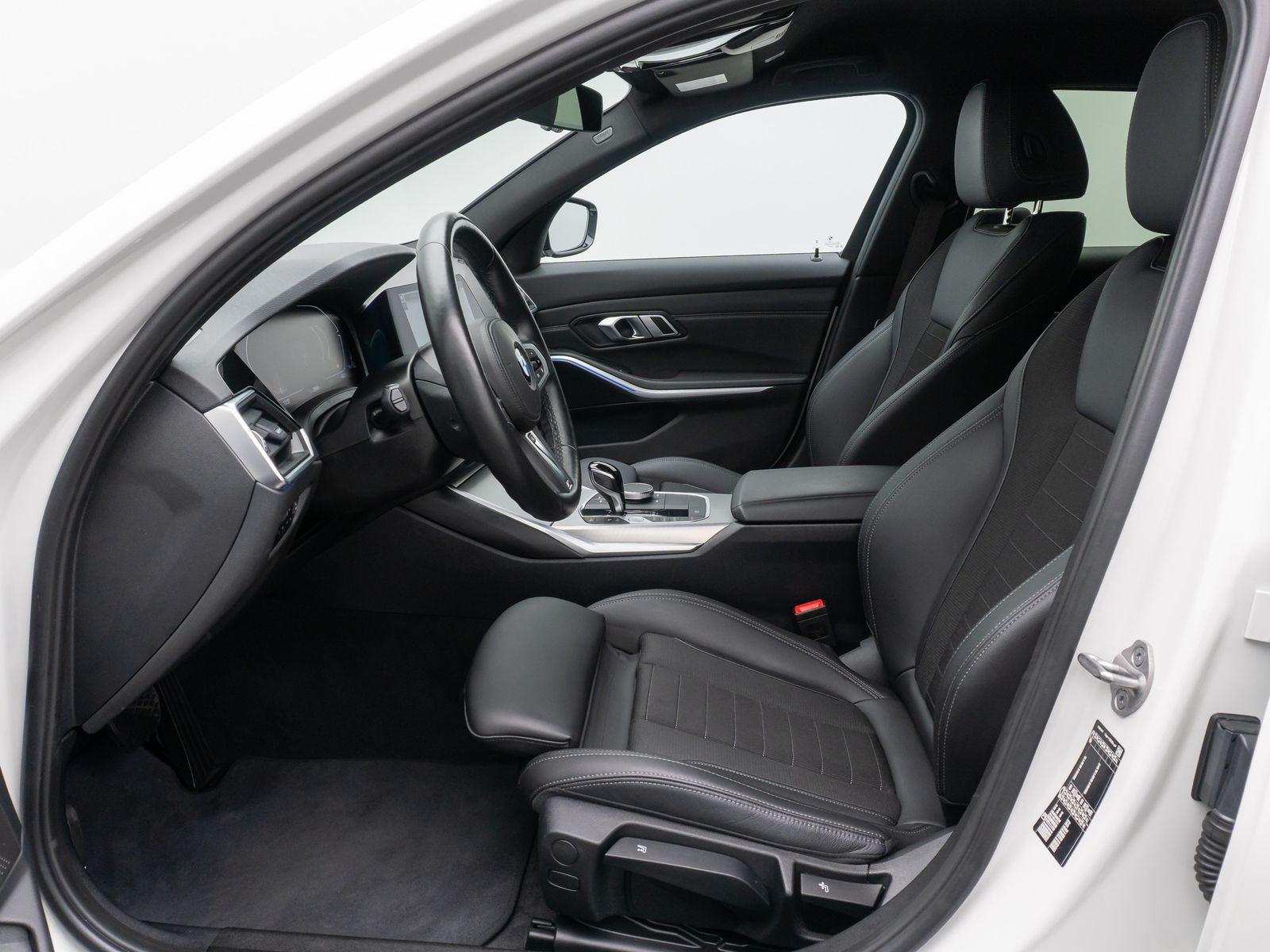 BMW 330i Sport Line - Samsaru's Car Outlet