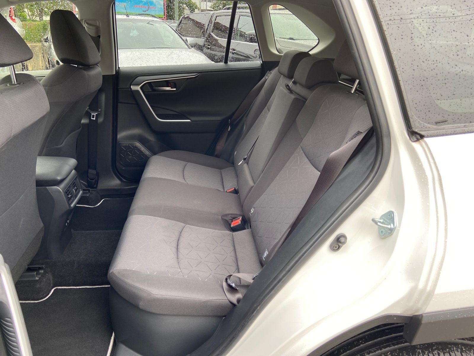 Toyota RAV 4 Hybrid - Samsaru's Car Outlet