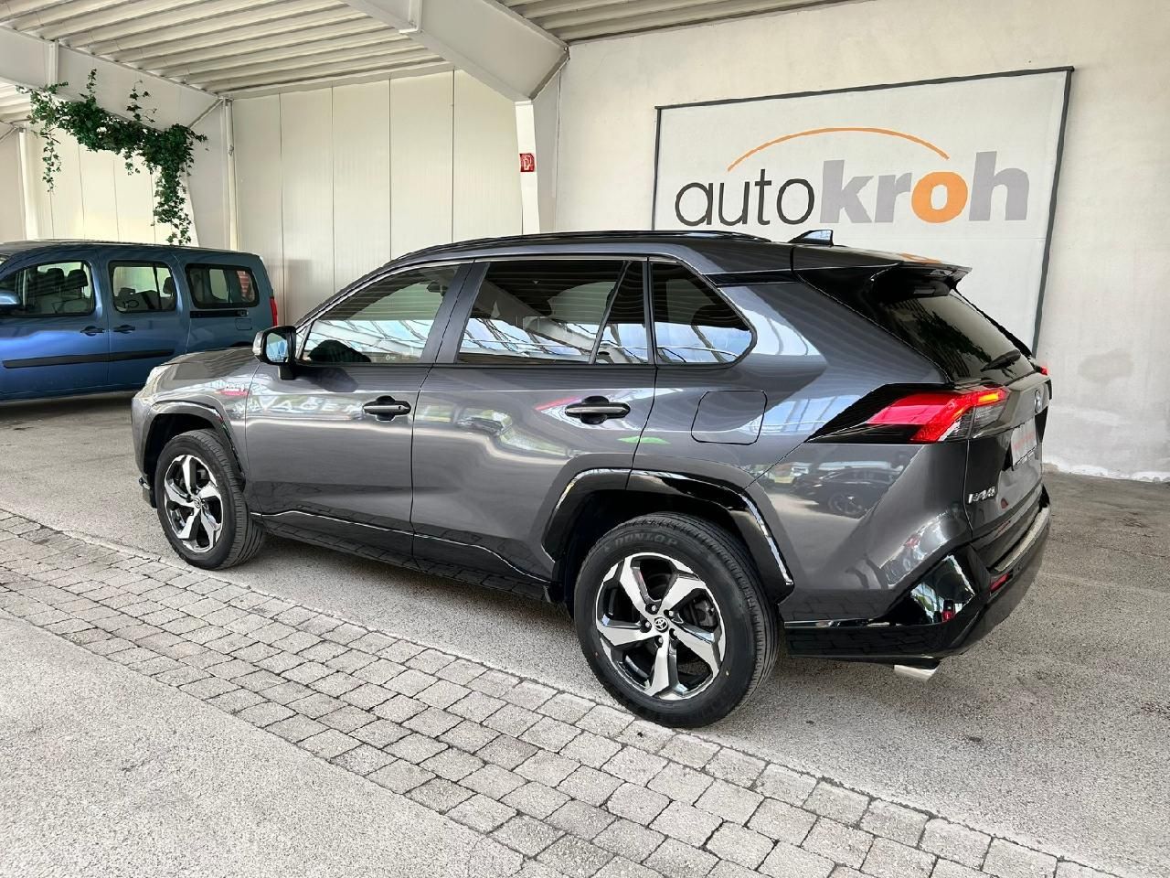 Toyota RAV4 Plug-in Hybrid 4x4 - Samsaru's Car Outlet