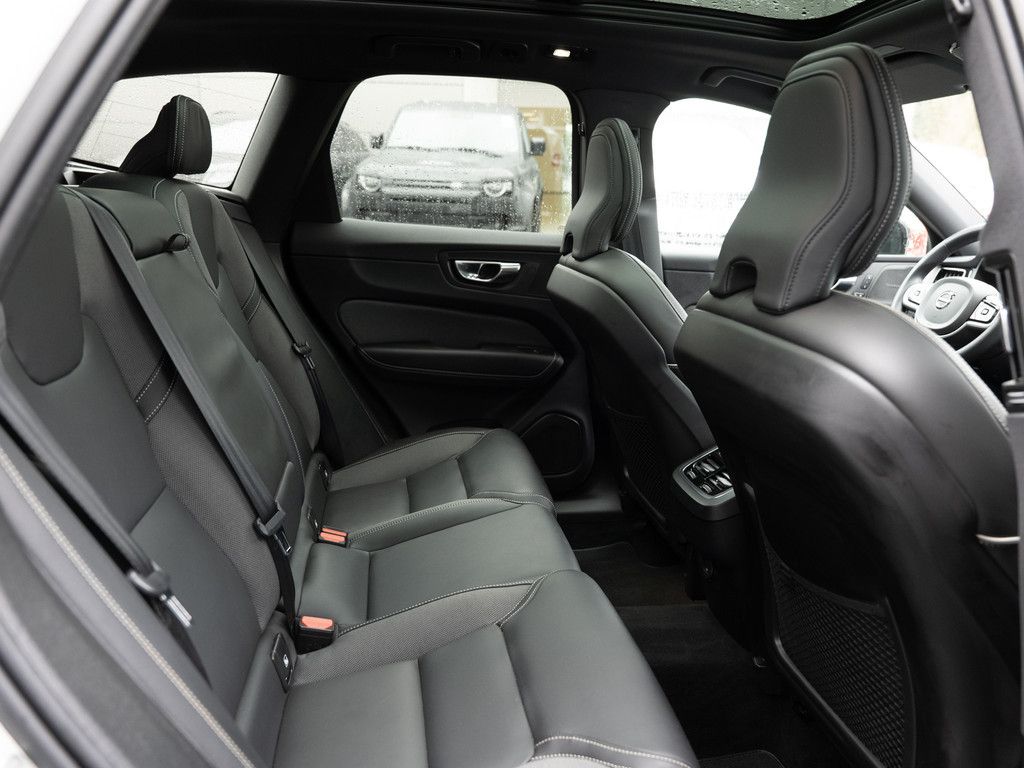 Volvo XC60 B4 R-Design AWD H/K AHK HUD FACEL. LED PANO