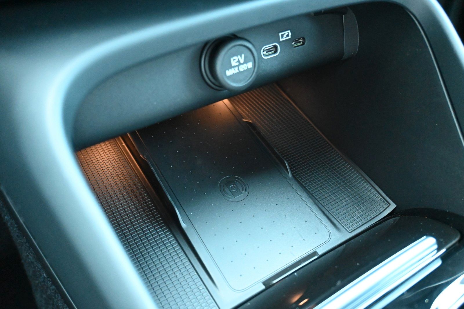 Volvo XC40 B4 DKG Ultra Dark*FSHZG*PANO*360°*ACC*AHK