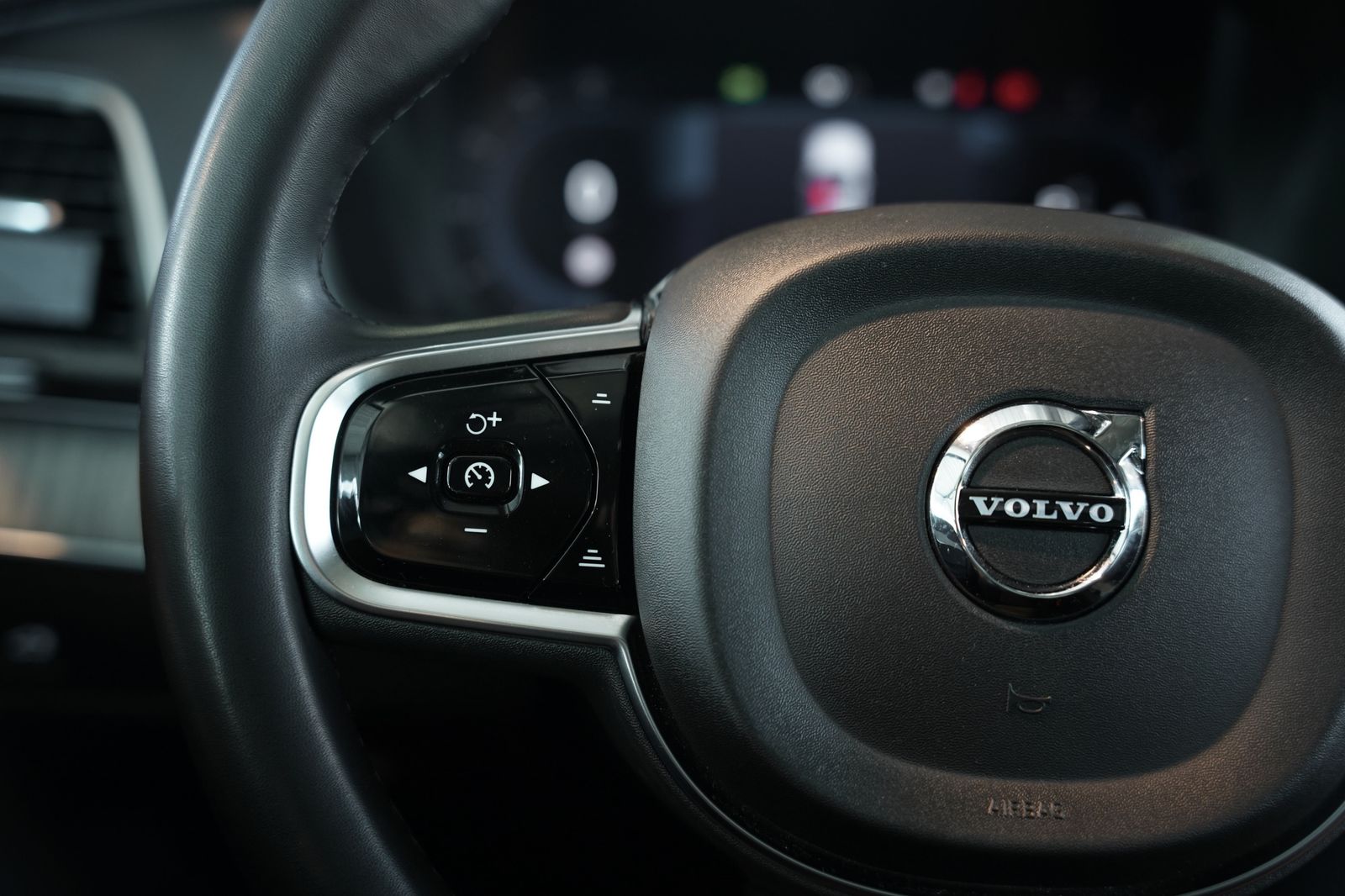 Volvo XC90 Plus Bright AWD *7-Sitzer *GSD *360° *AHK