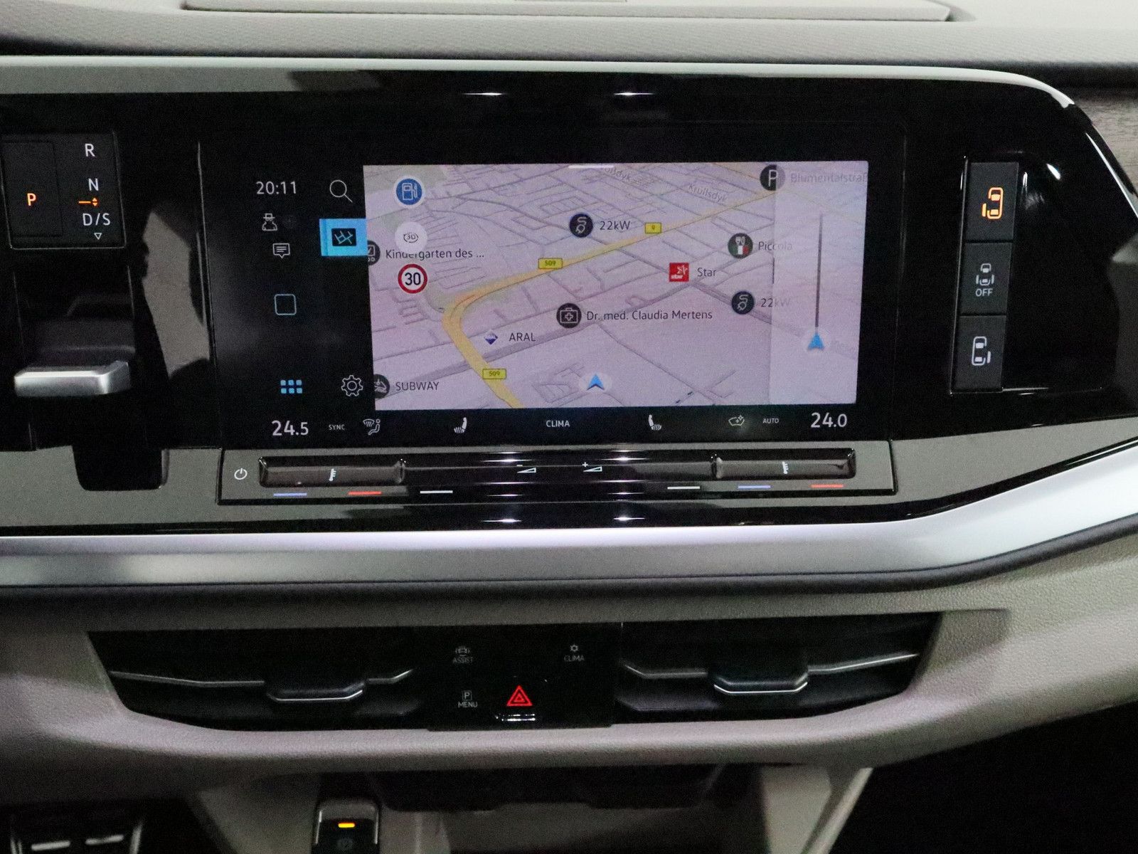 Volkswagen T7 Multivan 2.0 TDI Style - Samsaru's Car Outlet