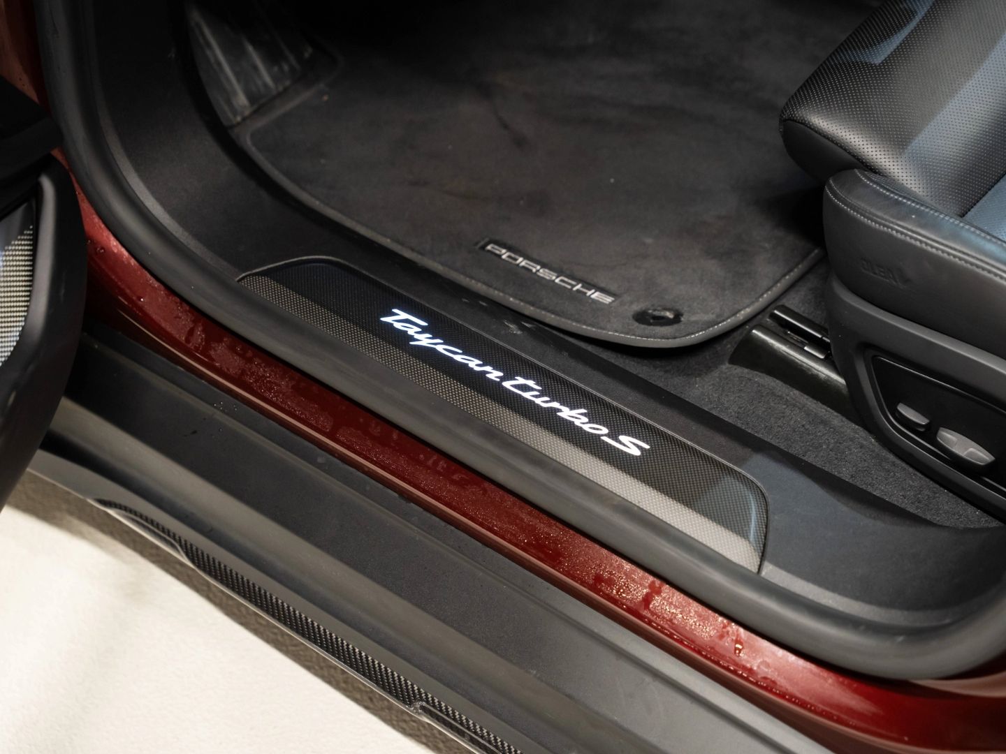 Porsche Taycan Turbo S Cross Turismo HeadUp InnoDrive