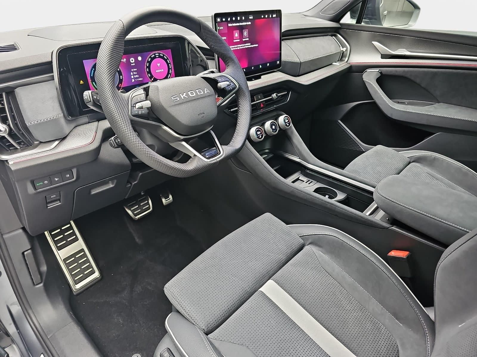 Skoda 1.5 TSI DSG IV PHEV SPORTLINE AHK PANO LM