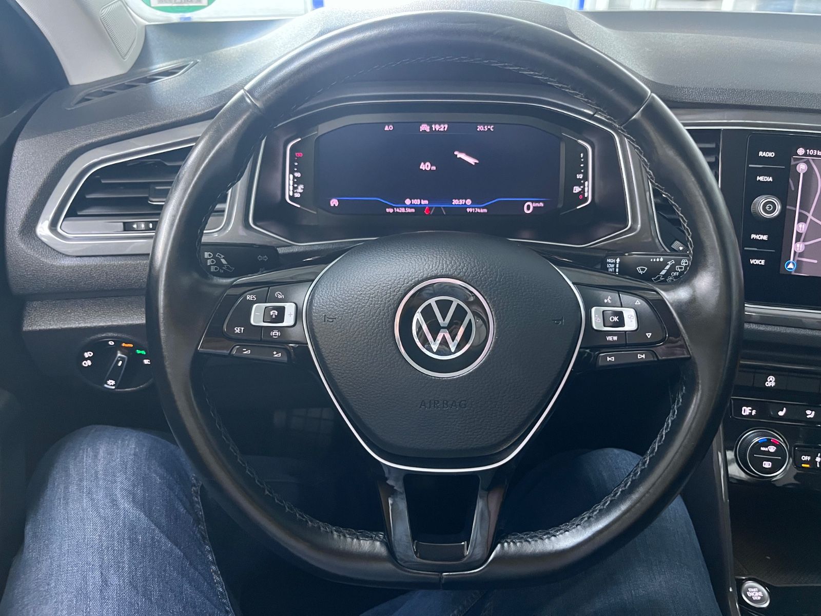 Volkswagen T-Roc Sport - Samsaru's Car Outlet