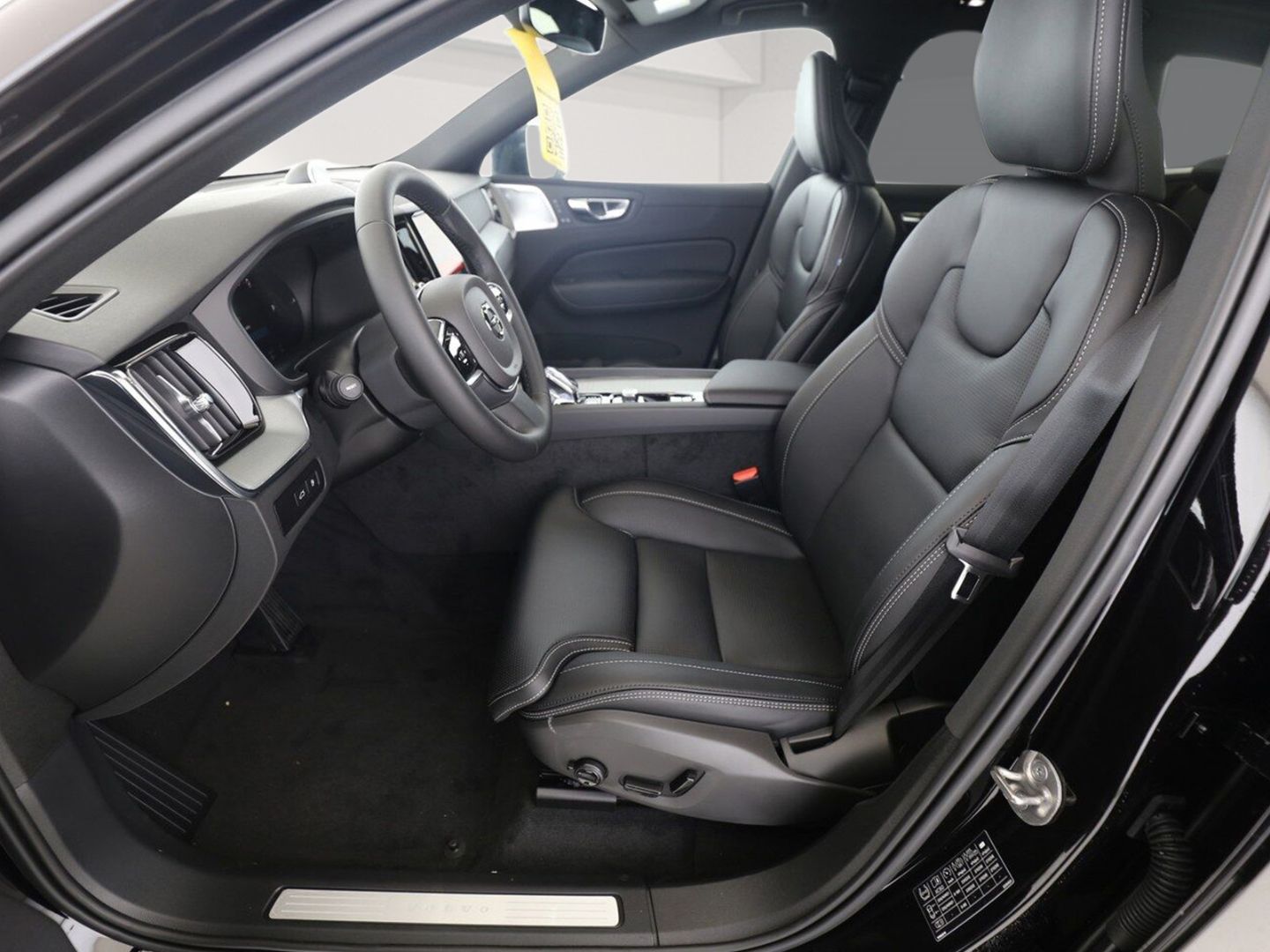 Volvo XC60 T6 Plus Black - Samsaru's Car Outlet