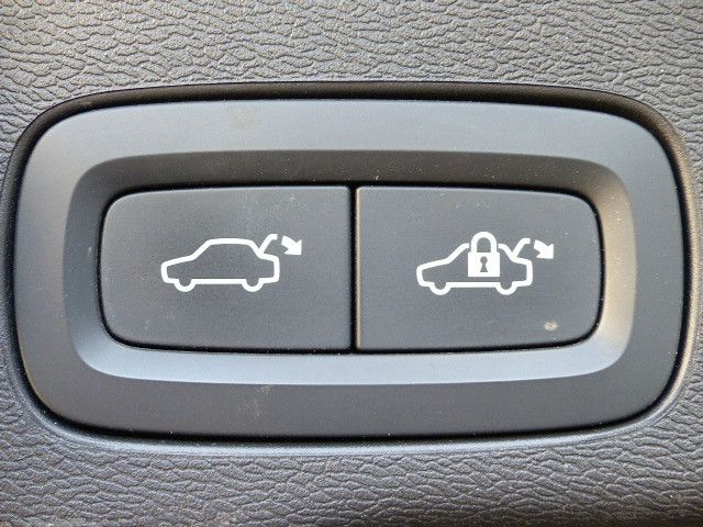 Volvo XC60 Inscription B4 - Samsaru's Car Outlet