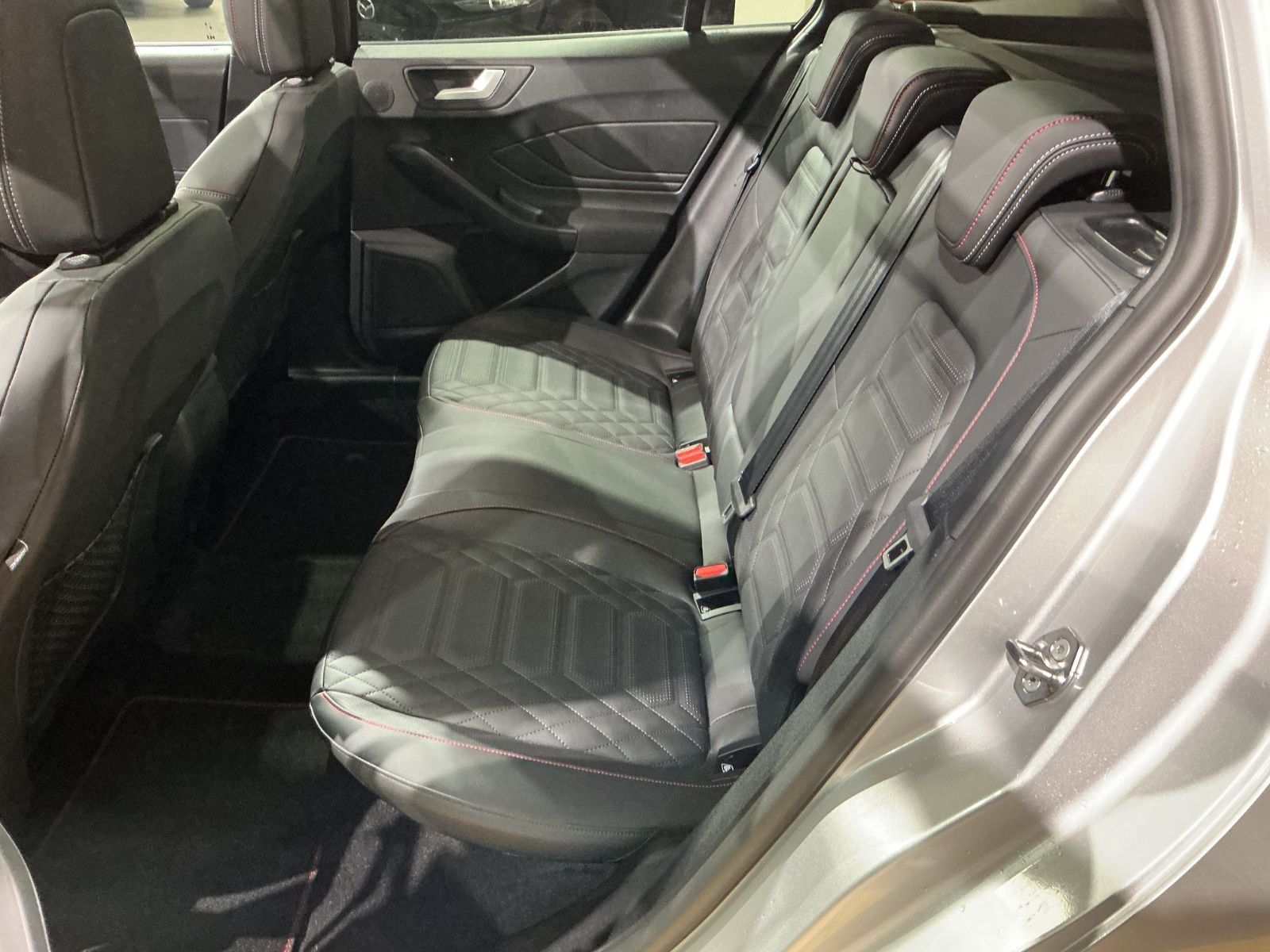 Ford Focus Turnier ST-Line X*B&O*SHZ*LHZ*PANO*LED*