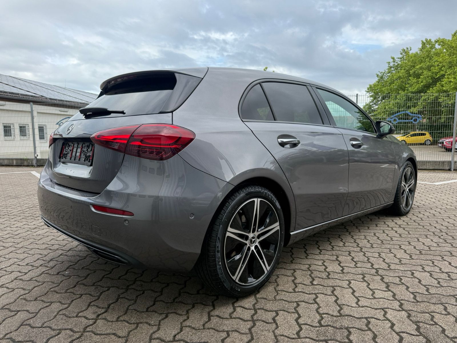 Mercedes-Benz A200 - Samsaru's Car Outlet
