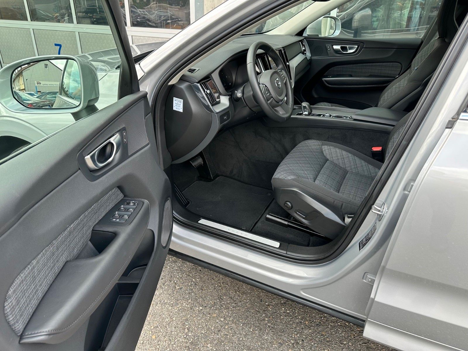 Volvo XC60 B4 Diesel Core - Samsaru's Car Outlet